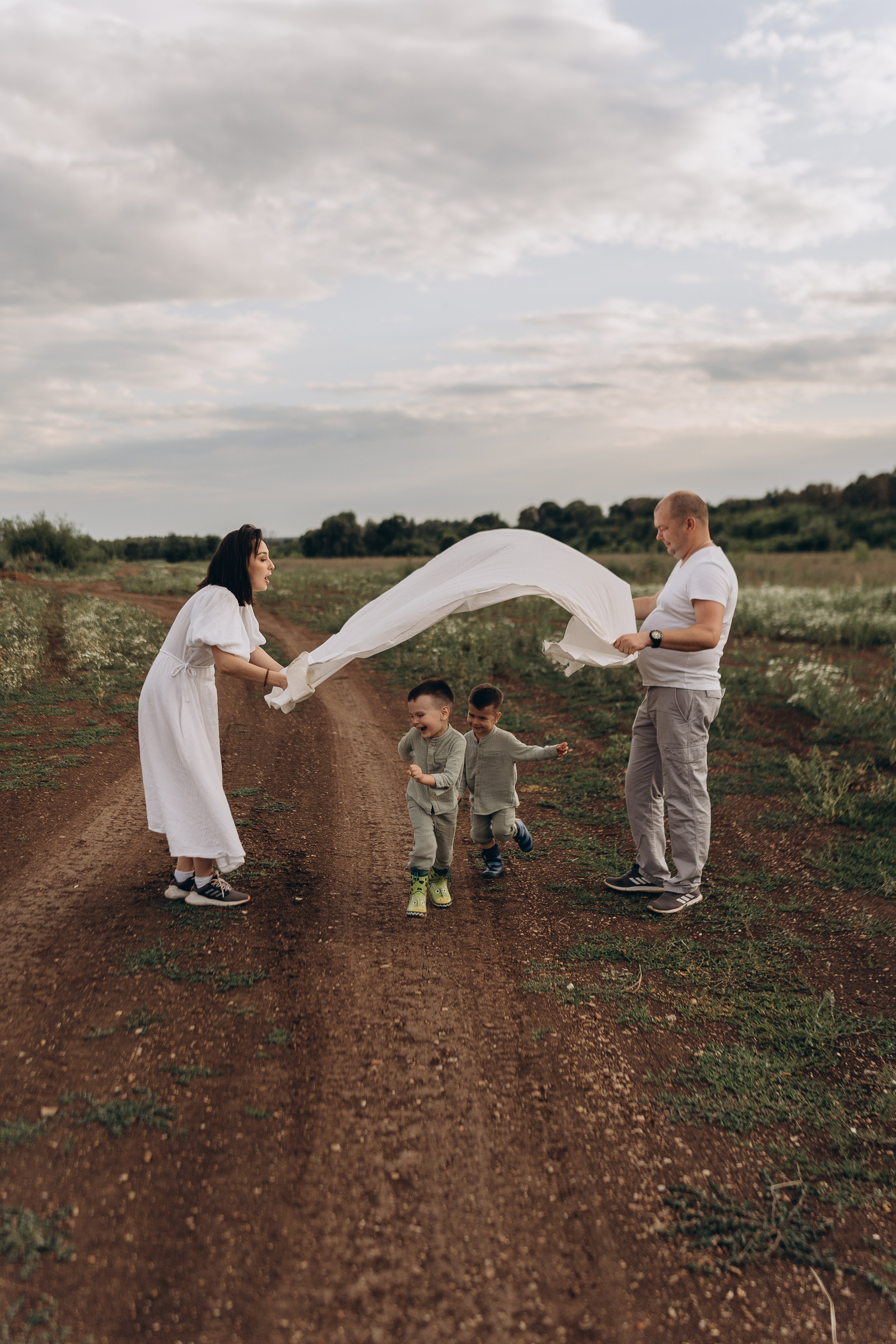 Лето. Ромашки. Семья. Семейный и домашний фотограф в Уфе Ирина Гарасюта