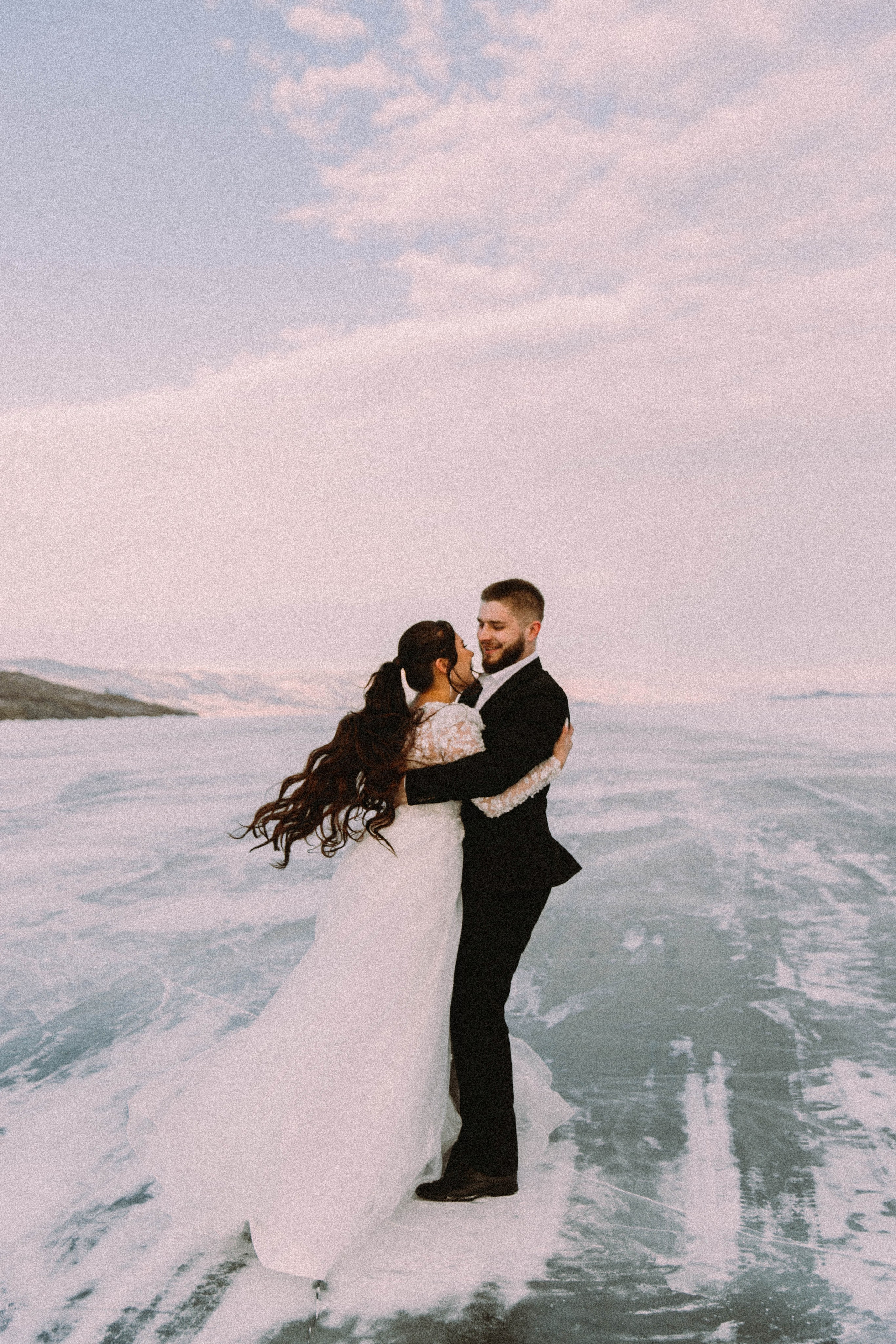 Свадебная зимняя съемка на Байкале. Главная