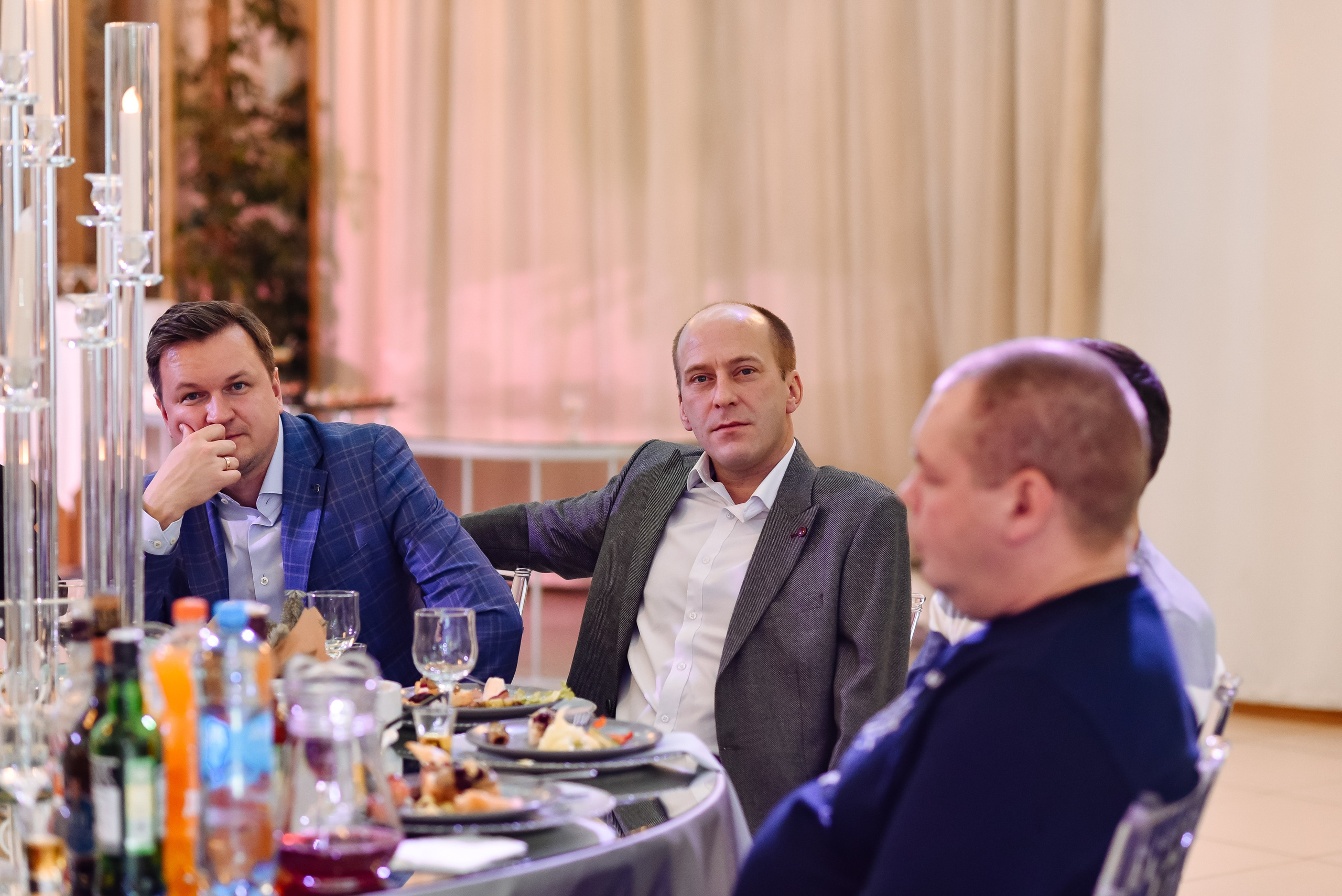 Новогодний корпоратив в ресторане Nebesa. Анастасия Петрович фотограф, фотокорреспондент в Москве и Санкт-Петербурге. Фотосъёмка репортажа, мероприятия, корпоративная съёмка, контент