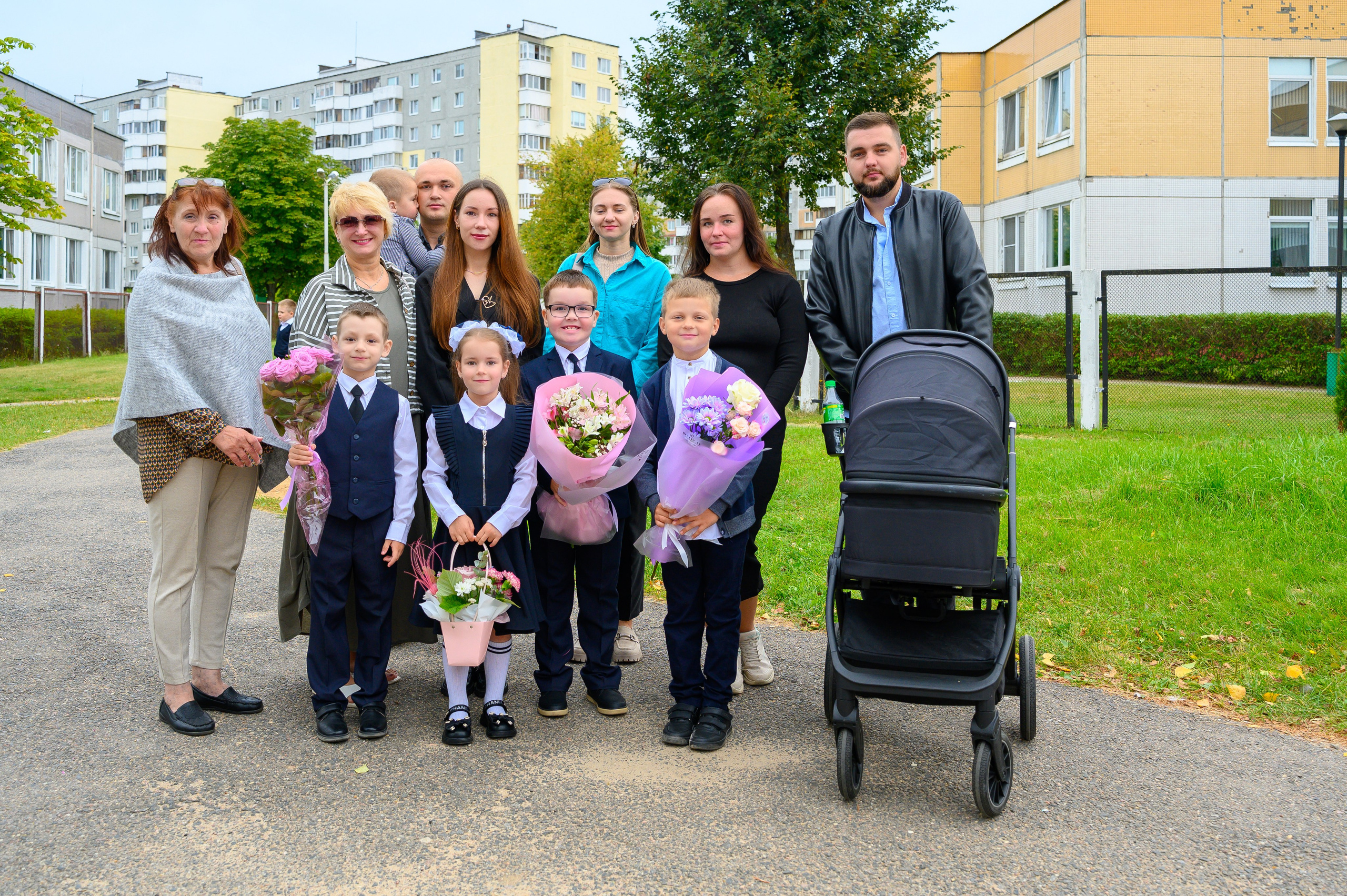 Вот звучит первый звонок, перед этим долгое приготовление к новому этапу в жизни, Яромир идет в школу. Фотоуслуги, услуги фотографа, фотографирование важных событий