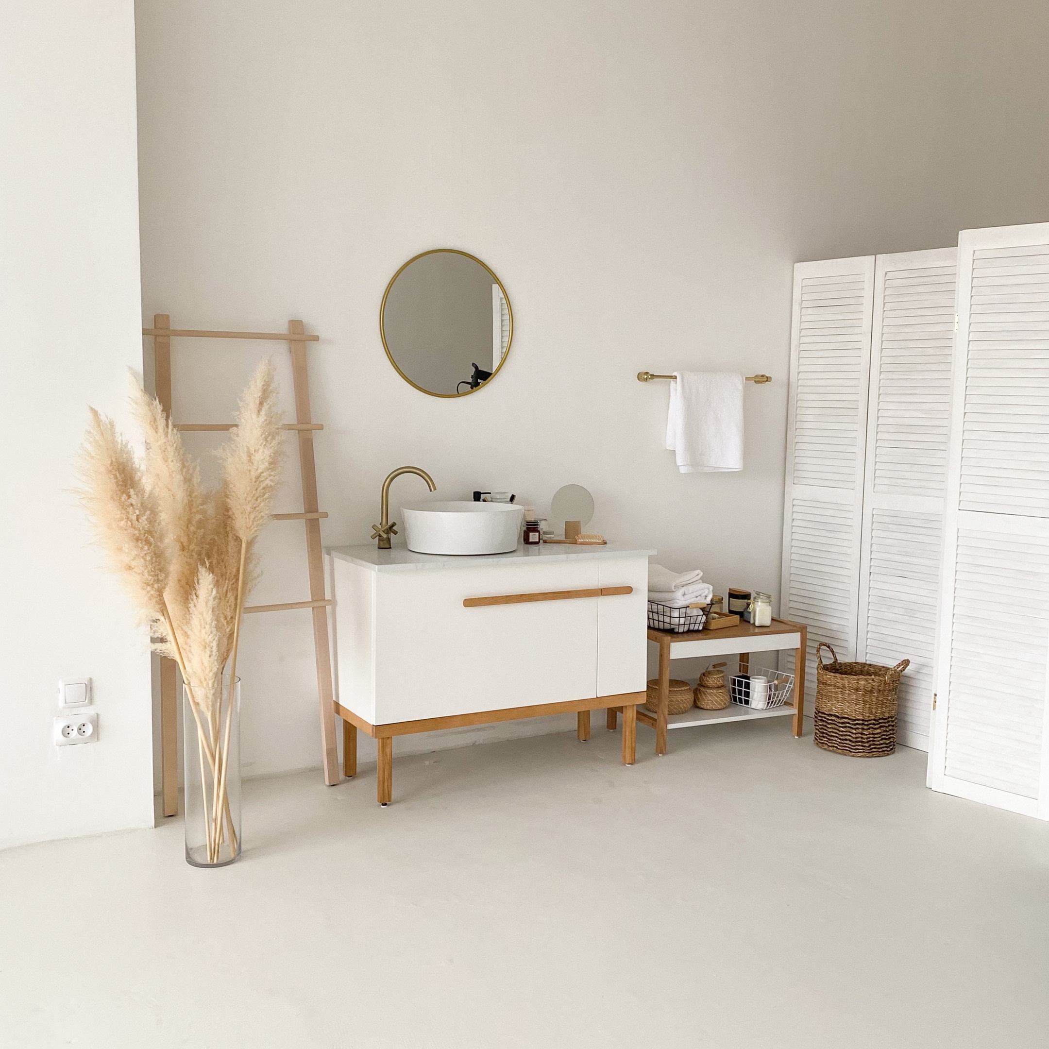 Студия VISUAL STUDIO — зал Контент для предм. съемки С.-Пб|Sale Easy