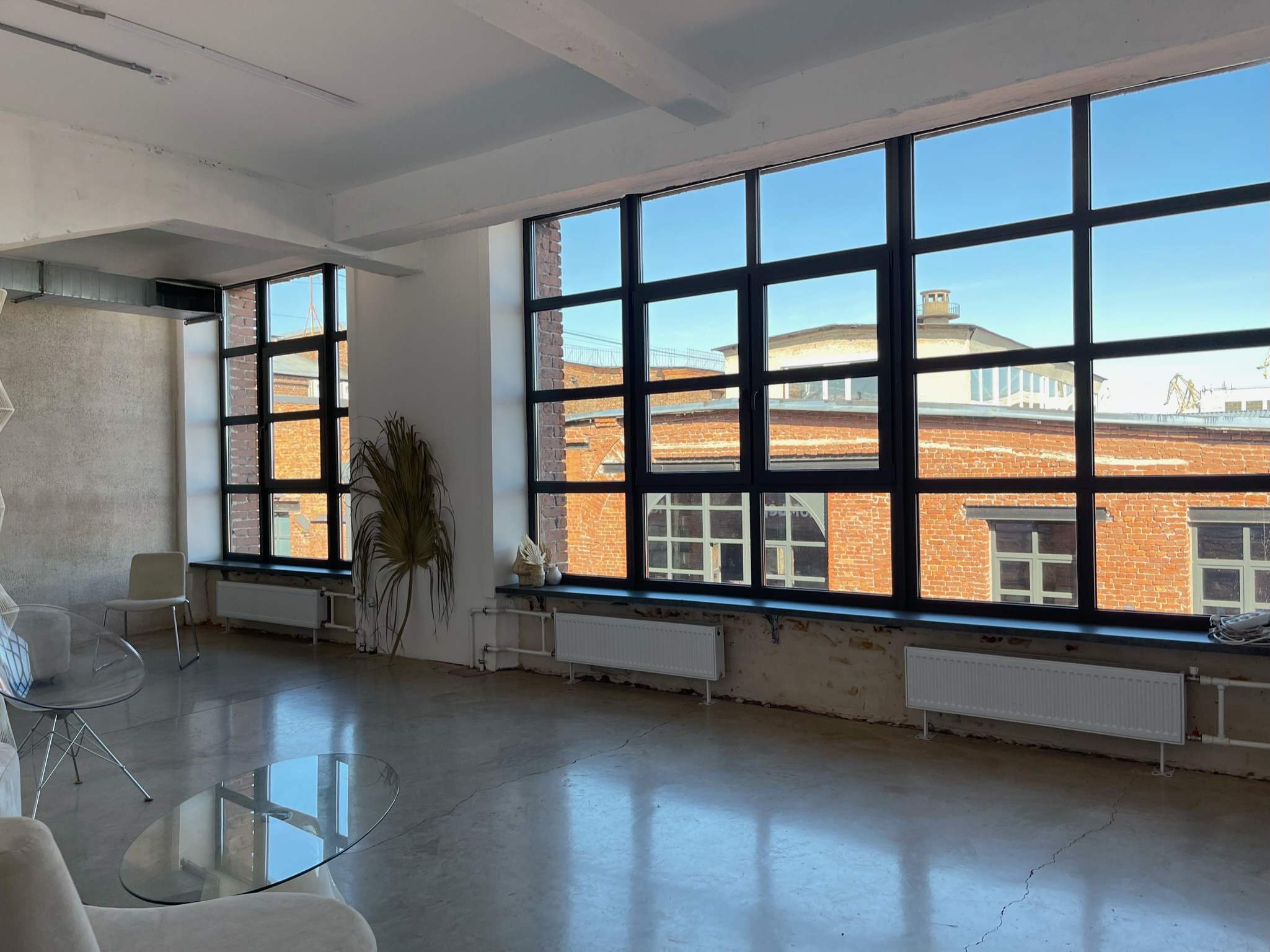 Студия UNITY STUDIO — зал Белый для предм. съемки С.-Пб|Sale Easy