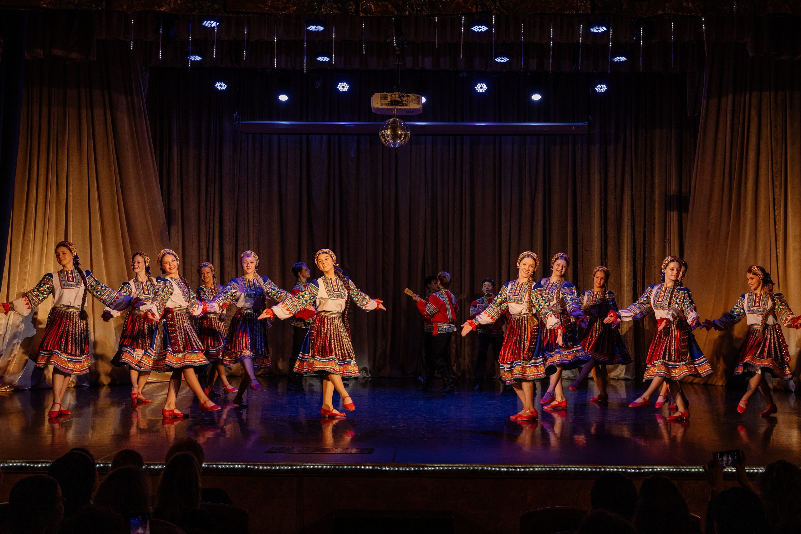 Сибирские узоры ДК Ефремова. Фотограф Юлия Мальцева