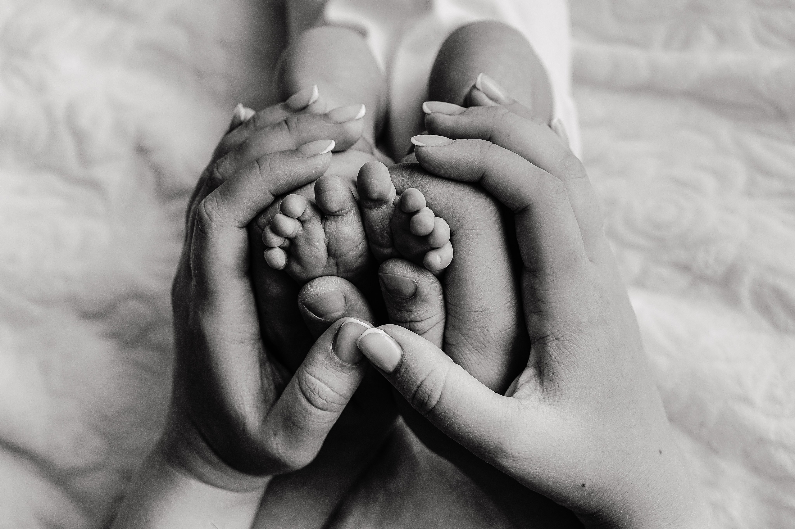 Черно белые фото. Фотограф новорожденных малышей в Санкт-Петербурге