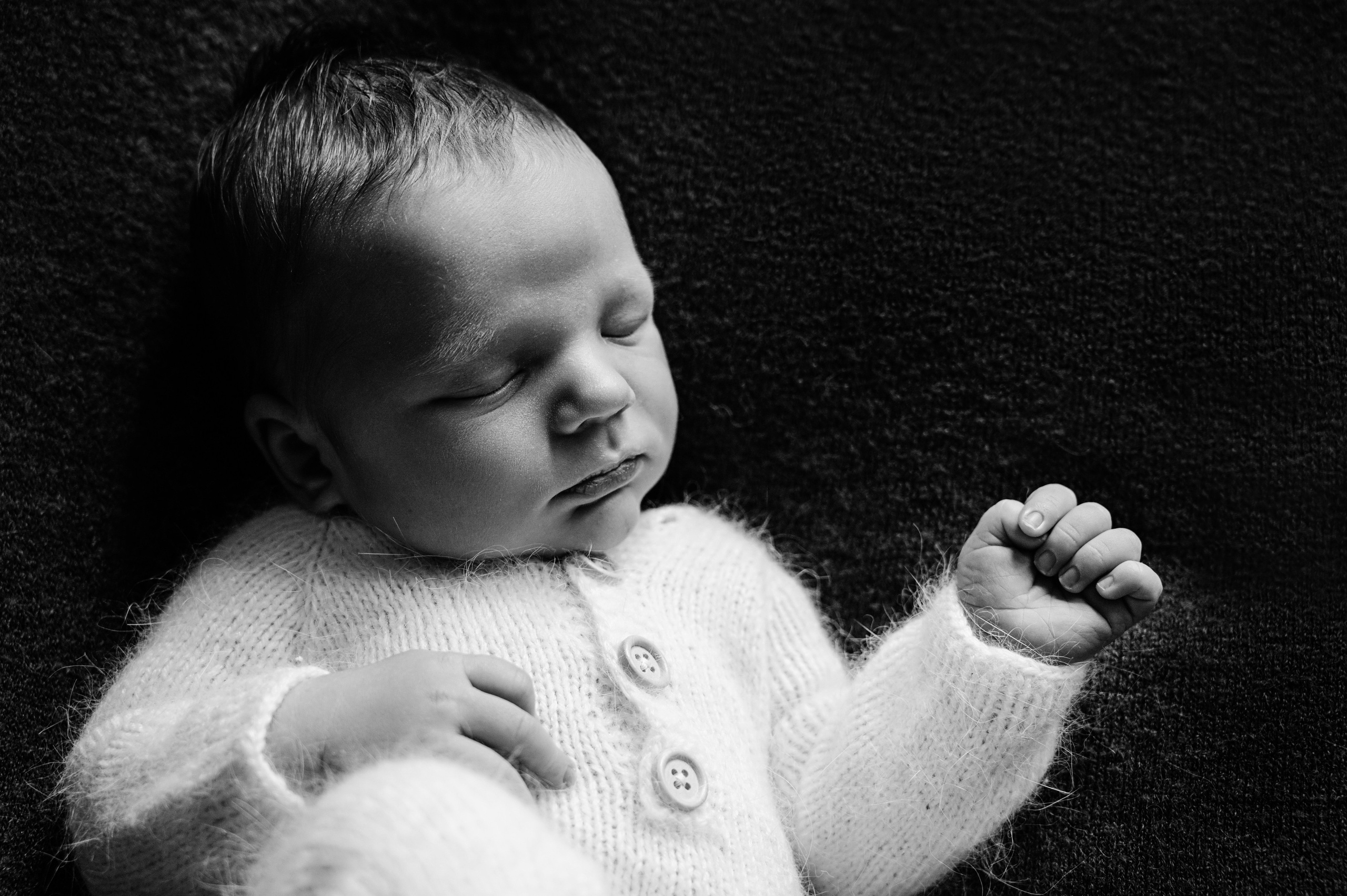 Черно белые фото. Фотограф новорожденных малышей в Санкт-Петербурге