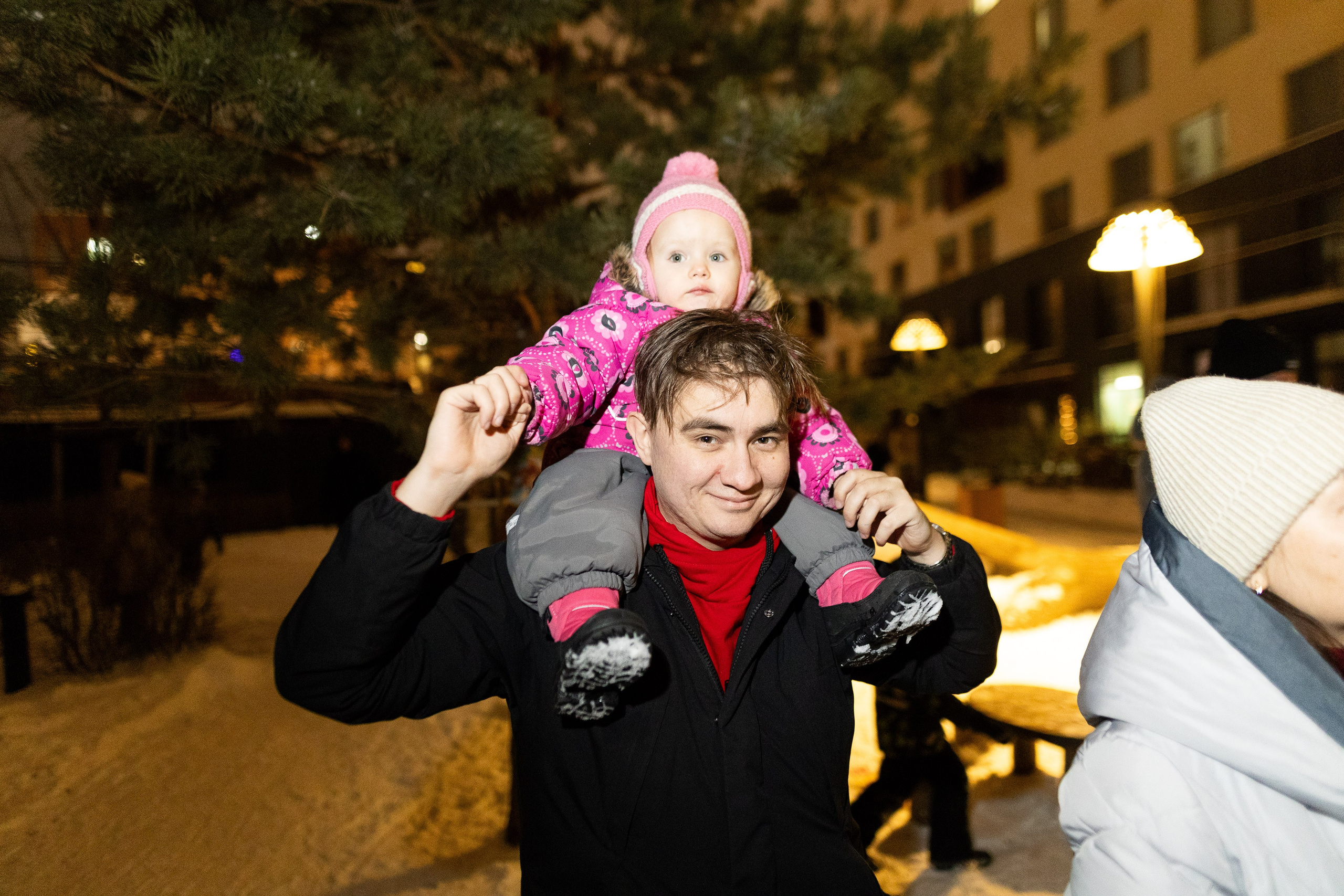 Елка у «Брусники» на Стачек. Фотограф Родион Нарудинов