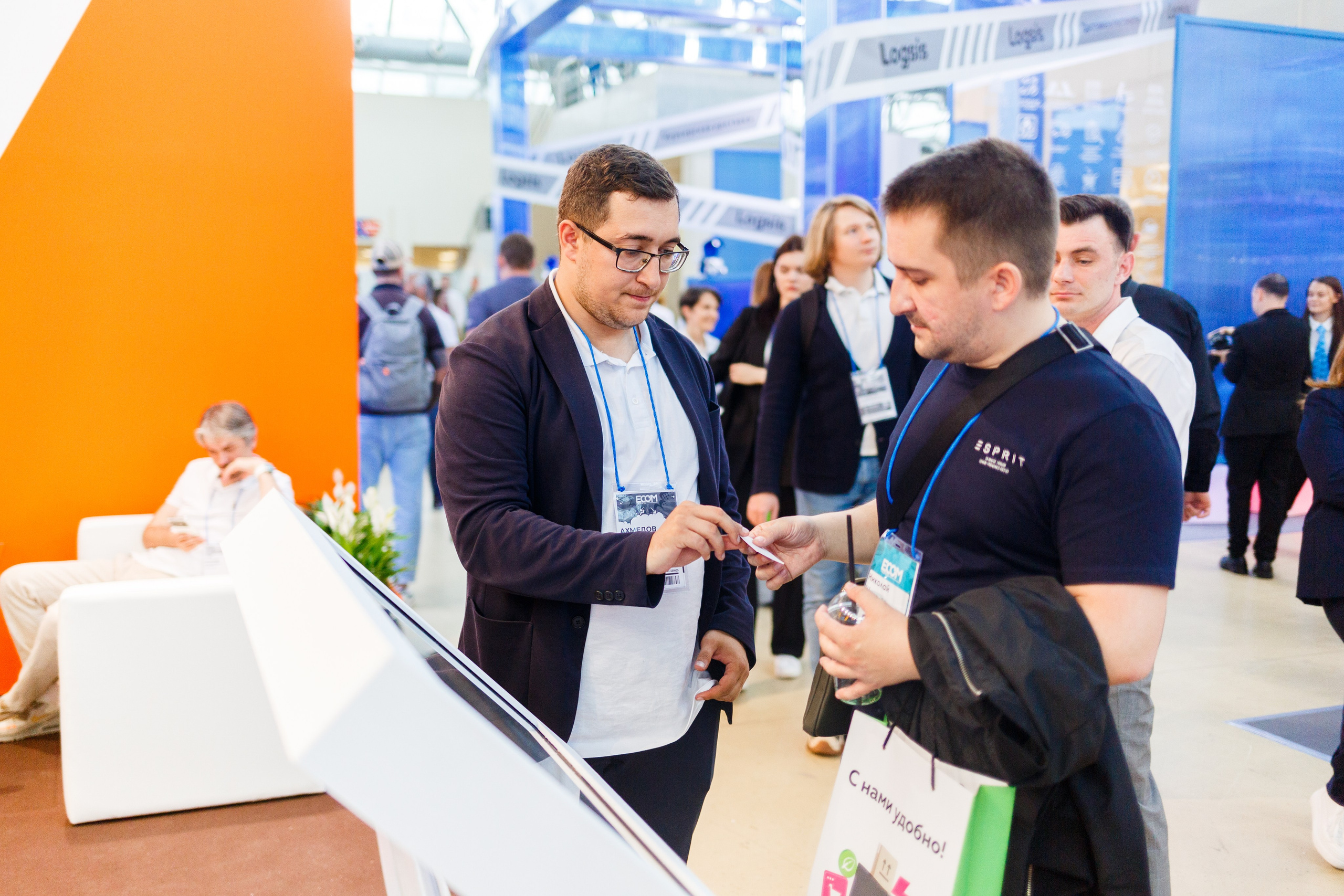 Обзор работы стенда Курьер-сервис. Репортажный фотограф Борис Геер