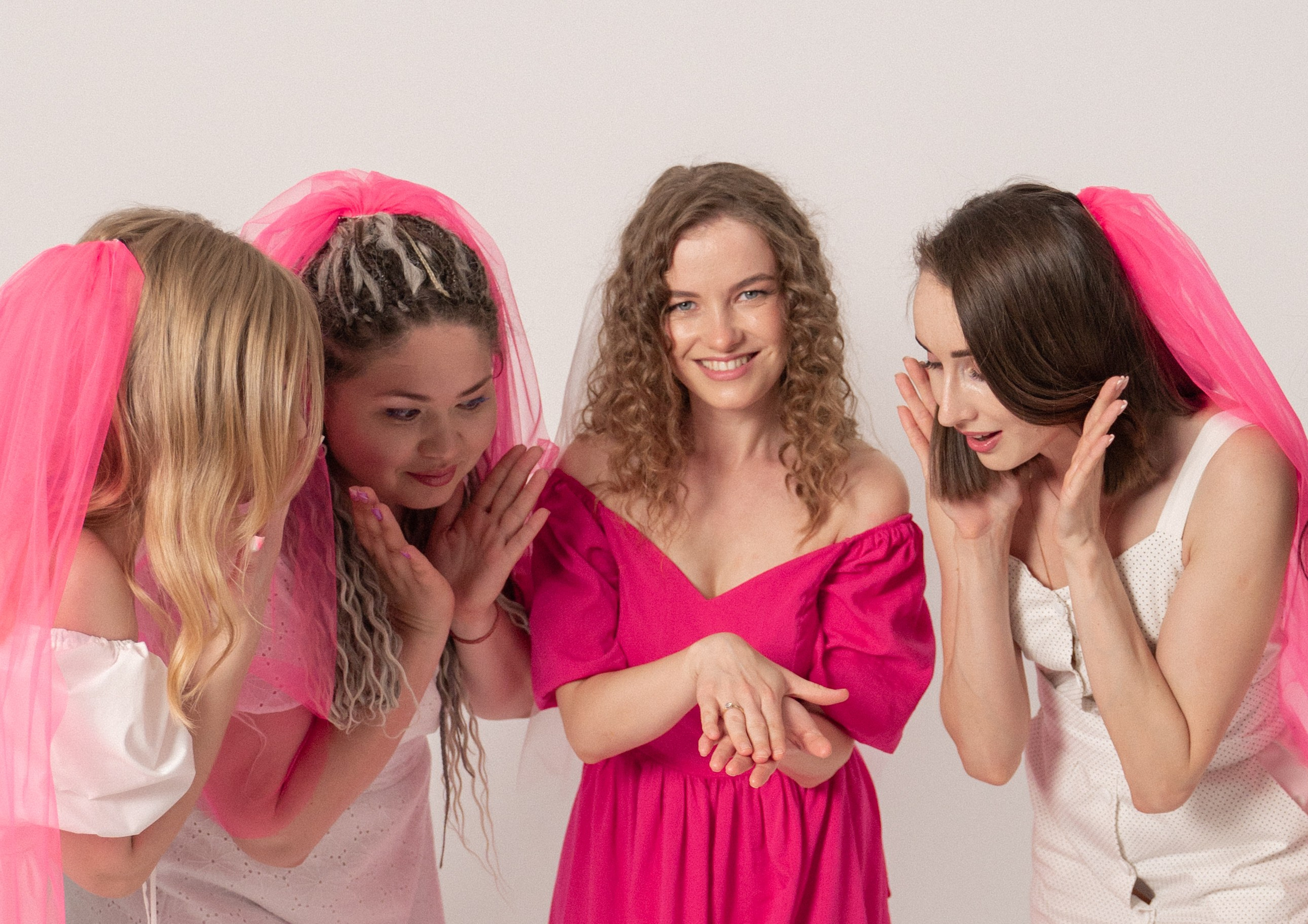 Подружки. ФОТОГРАФ/РУДНЫЙ/КОСТАНАЙ