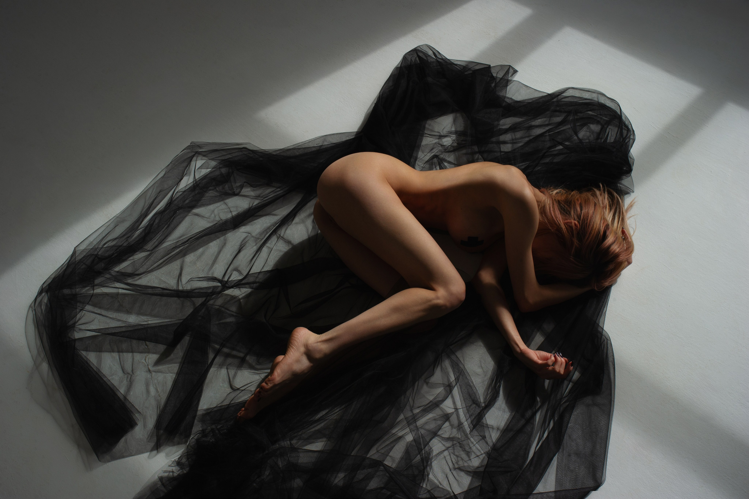 Фотосессия в стиле минимализм. Александр Mr.Brass — фотографирую женский портрет в Москве