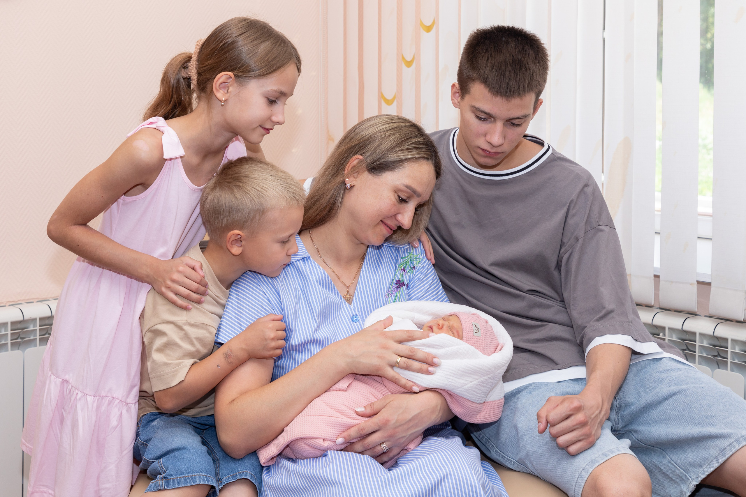 Выписка из роддома. Свадебный, семейный, школьный Фотограф и видеограф Худаноговы Александр и Ирина г. Зеленогорск, Красноярск