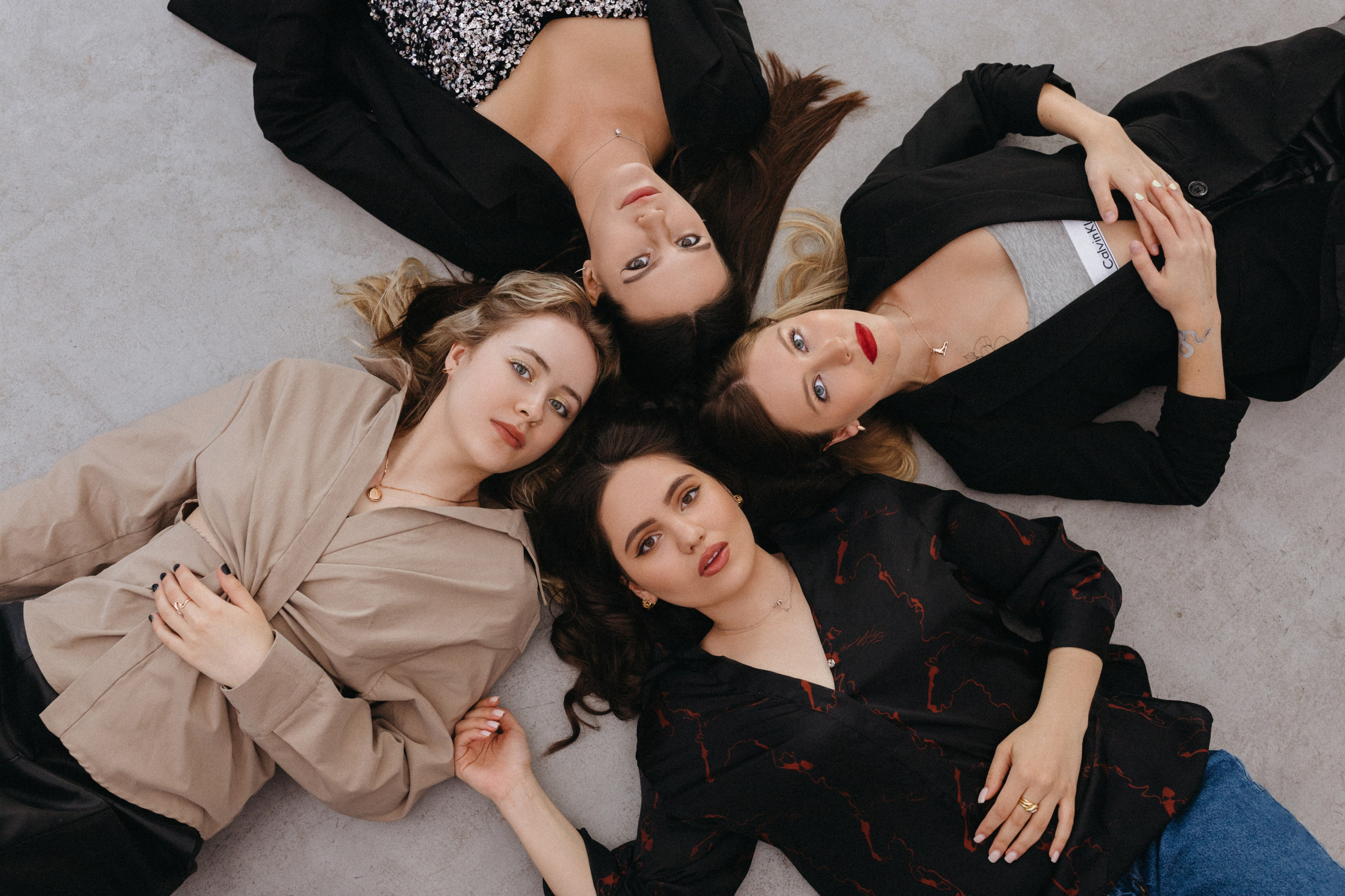 Фотосессия с подругами. Сестры Карабаза. Фотографы и ретушеры в Москве и Санкт-Петербурге