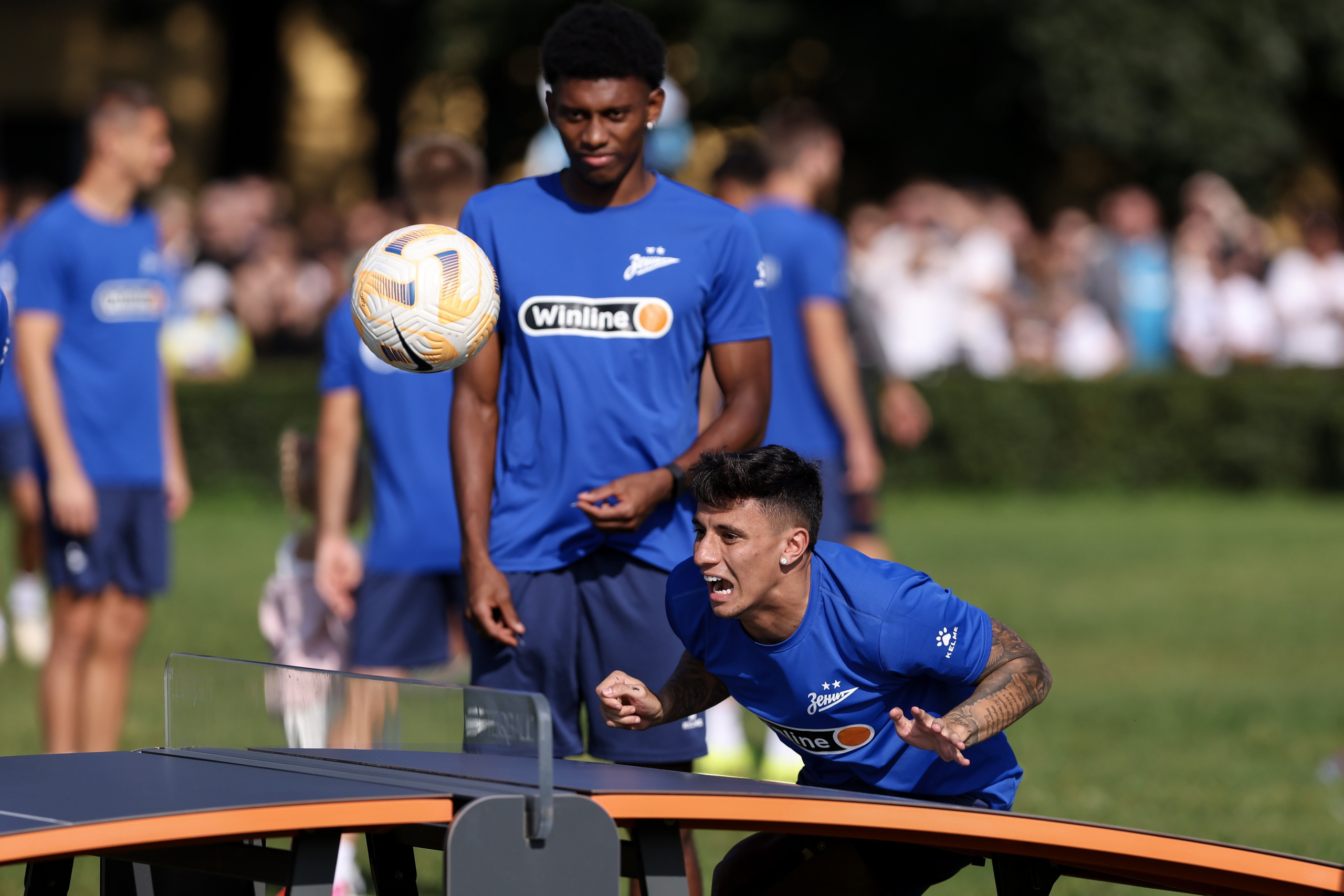 Открытая тренировка ФК «Зенит» Санкт-Петербург. Спортивный и репортажный фотограф Антон Тереханов