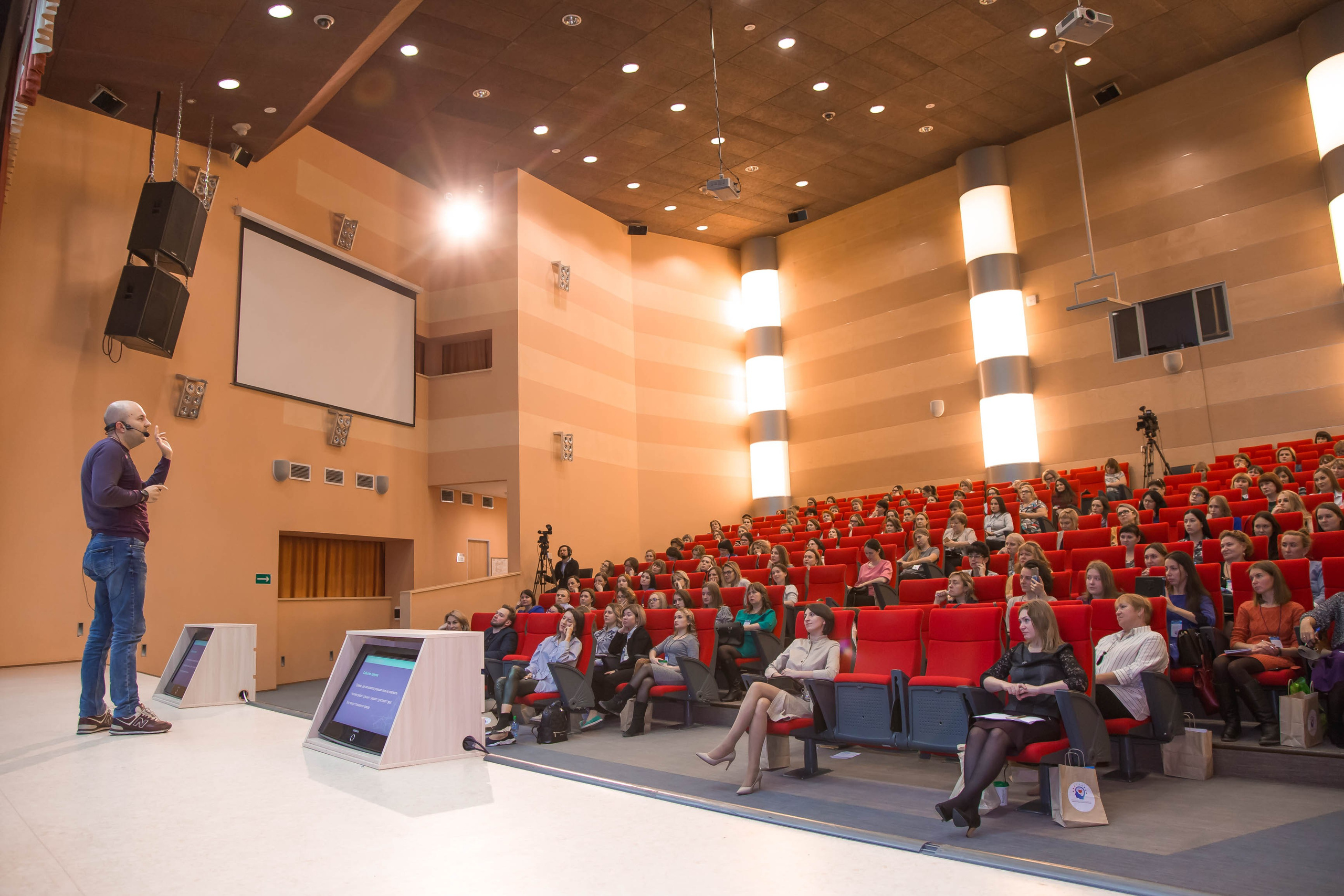 Фотосьёмка мероприятий. Свадебный фотограф в Тюмени Скатов Виктор