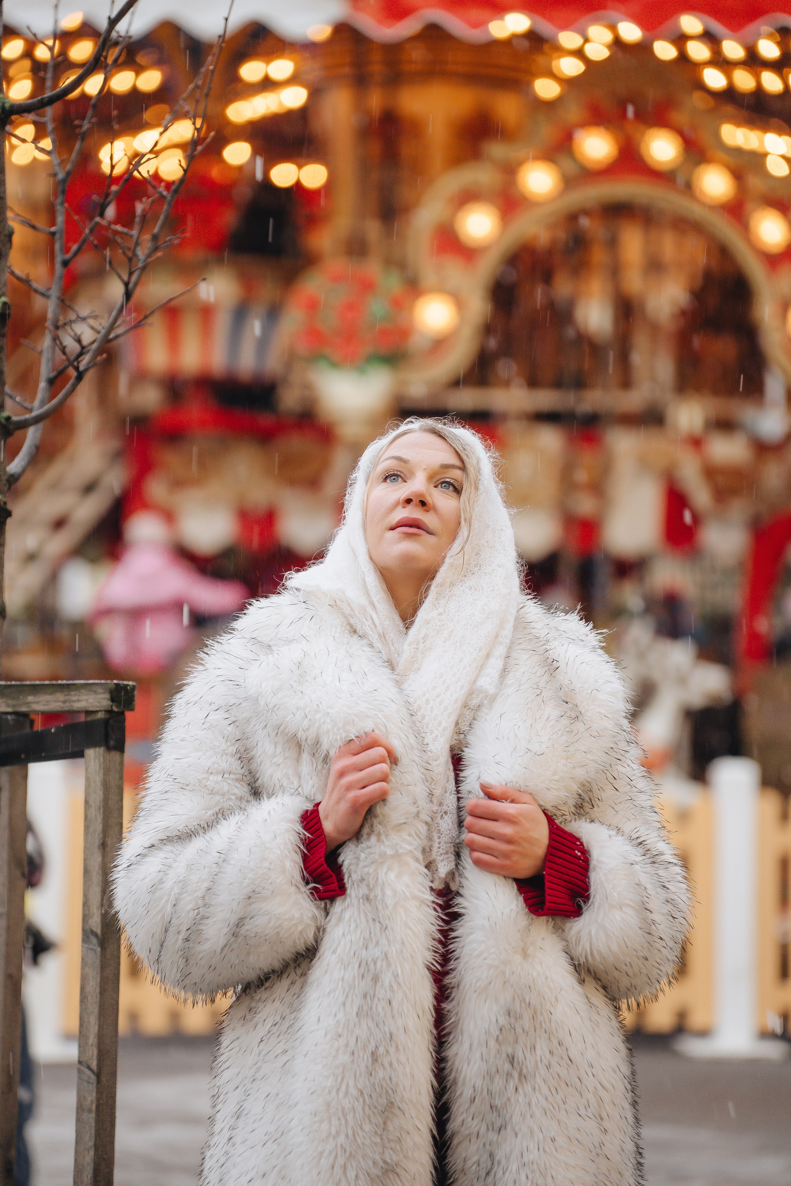 ПРОГУЛКА НА МАНЕЖНОЙ ПЛОЩАДИ ДЛЯ ДЕВУШКИ ПЕРЕД НОВЫМ ГОДОМ (НОВОГОДНЯЯ ФОТОСЕССИИЯ НА МАНЕЖНОЙ ПЛОЩАДИ). Профессиональный фотограф, Санкт-Петербург — Виктория Богомолова
