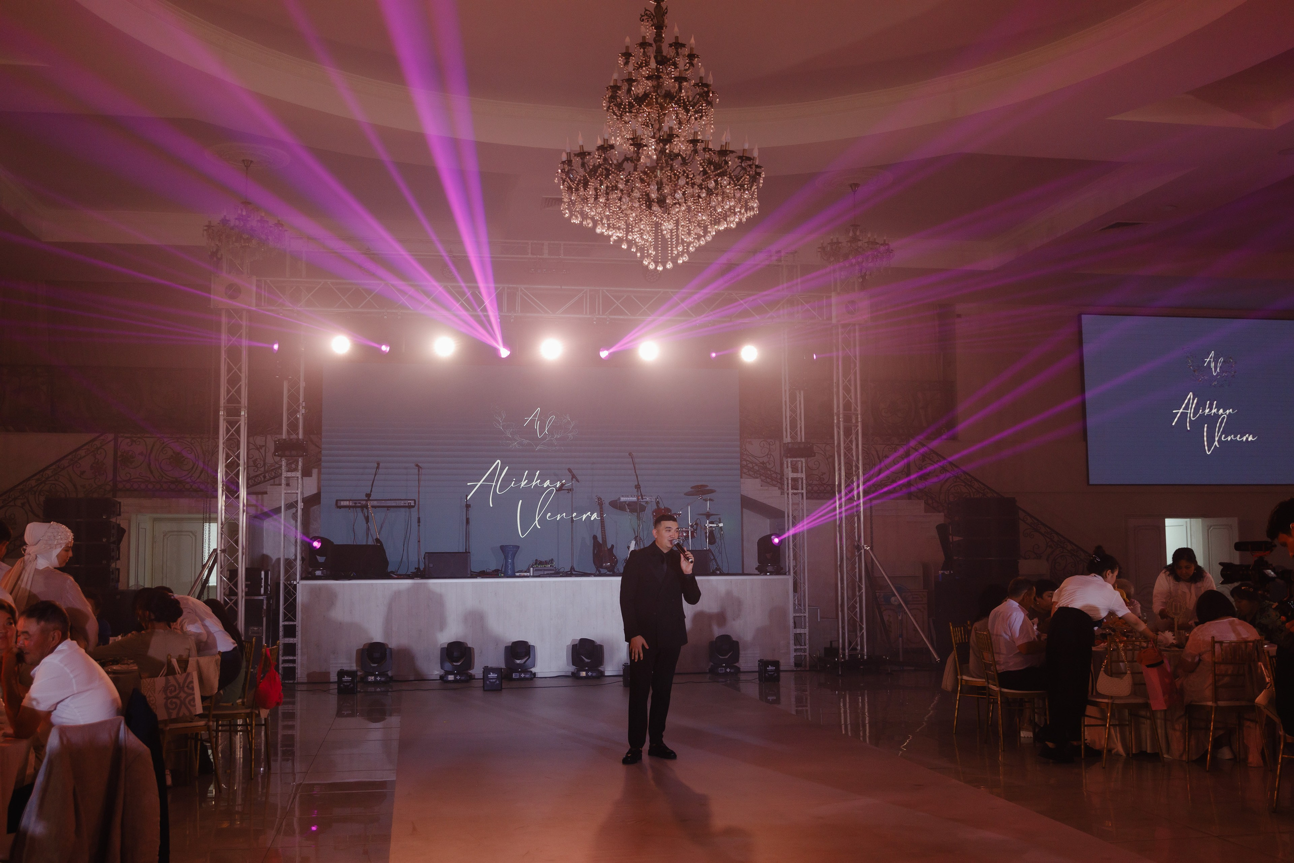 ФОТОГАЛЕРЕЯ. Ведущий мероприятии в Астане Акылбеков Алмас