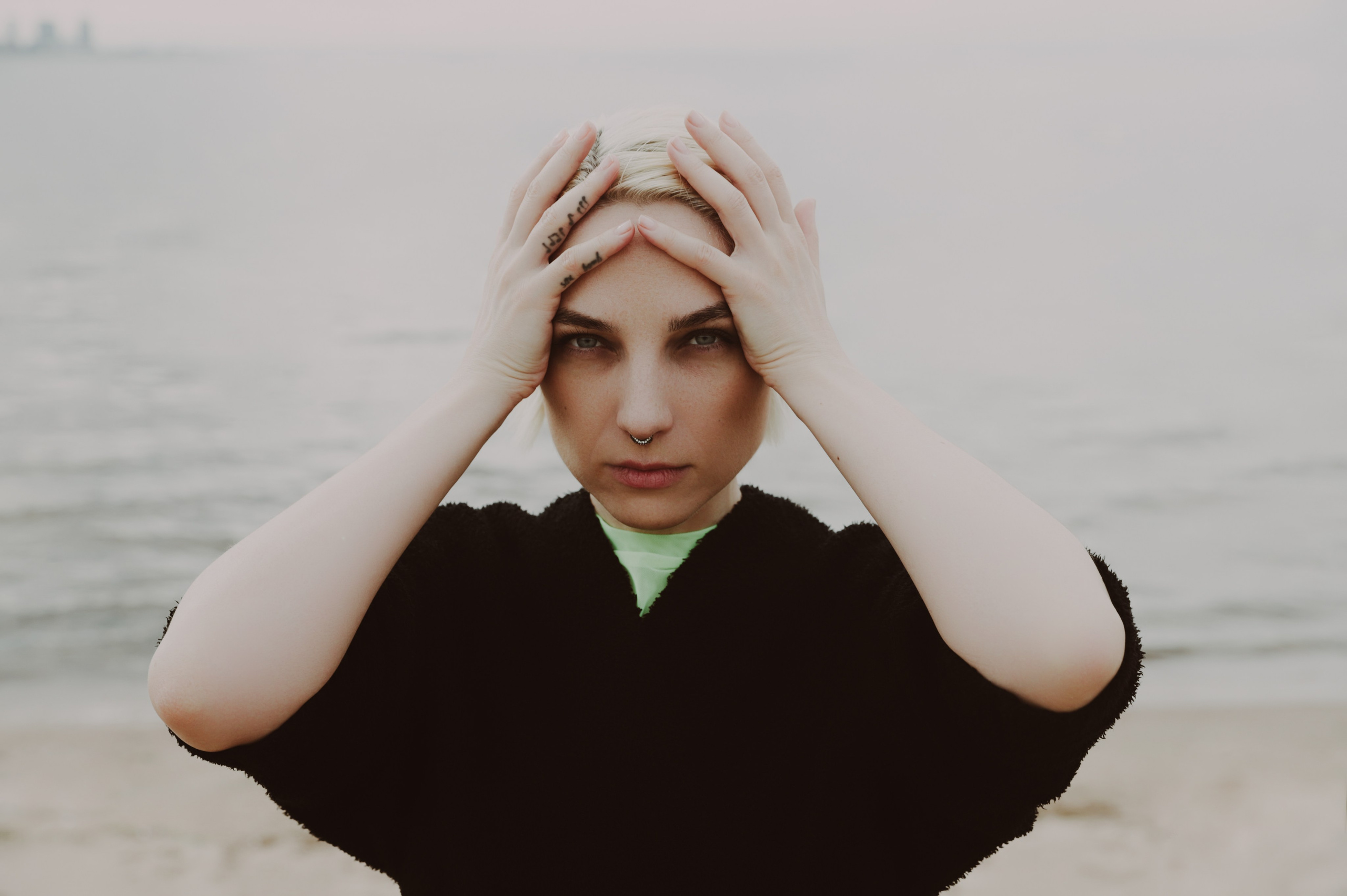 Таня. Фотосессия на пляже осенью. Портретный и эротический фотограф Ирина Подборская (18+)