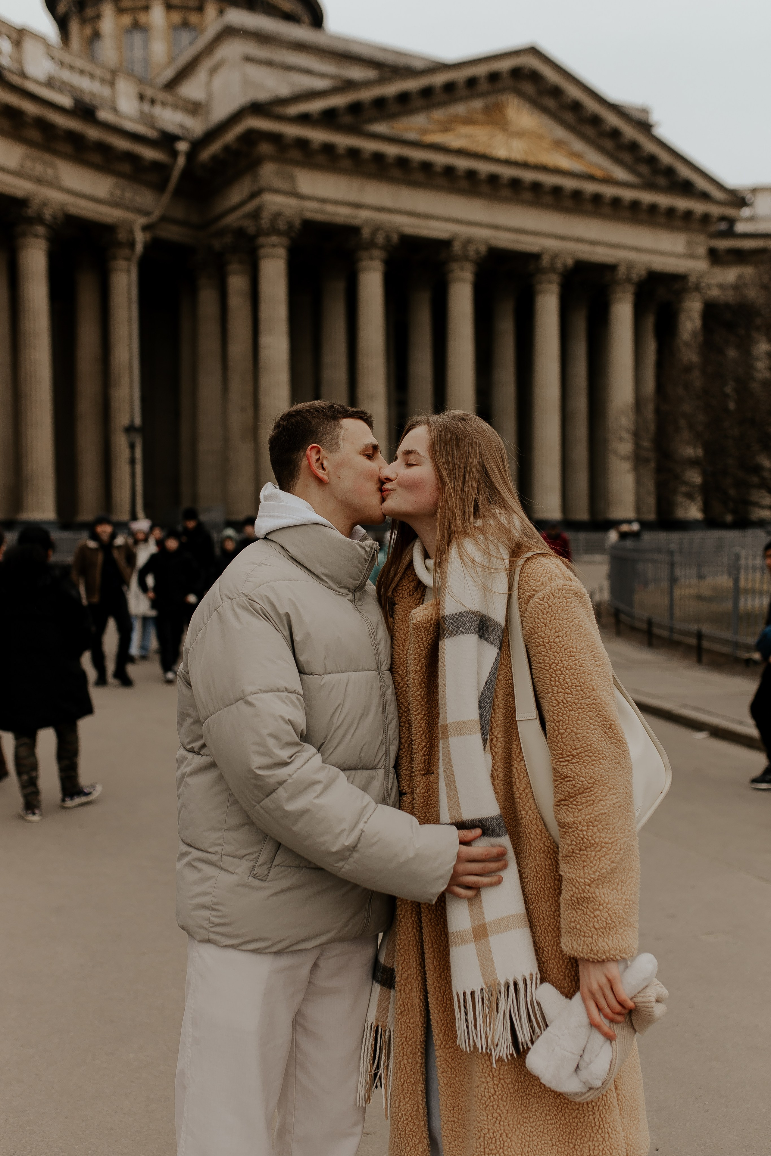 Лавстори у Казанского собора. Фотограф в Санкт-Петербурге Лиза Семченкова