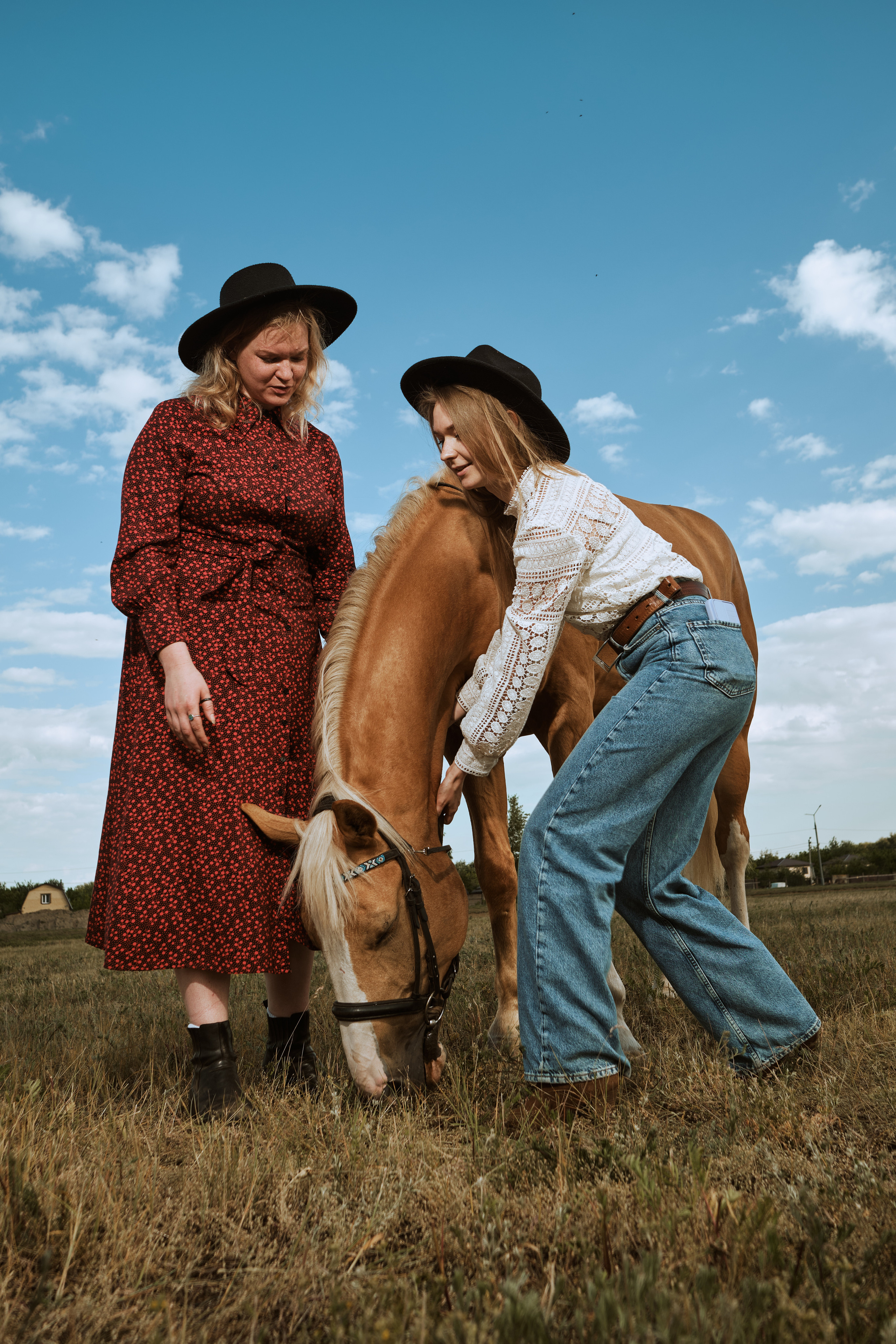 Сестры на ипподроме. Фотограф в Москве — Галунина Кристина