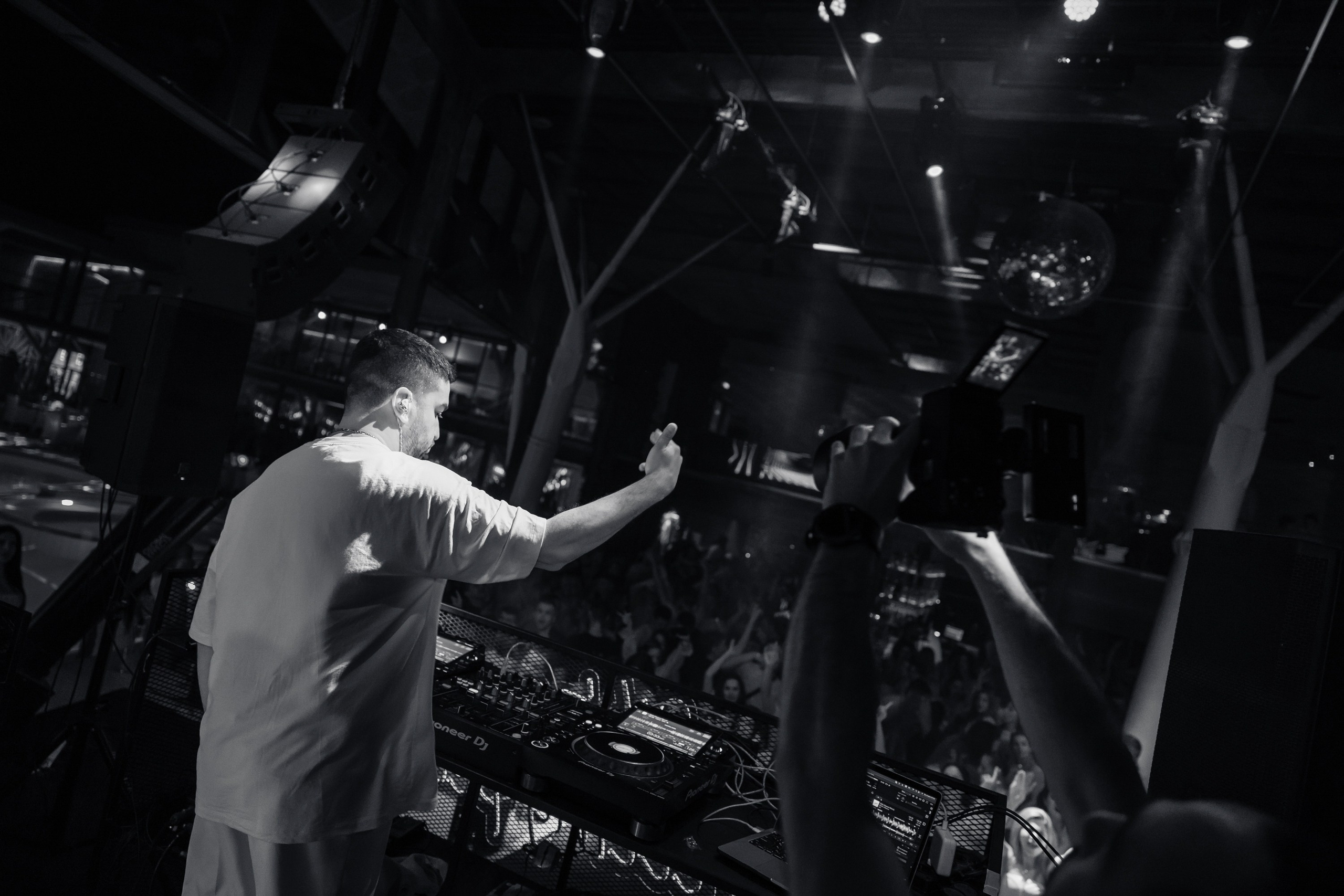 Клубный фотограф и nightlife-репортаж в Москве — Адам Черноуски. Событийный и портретный фотограф в Москве — Адам Черноуски