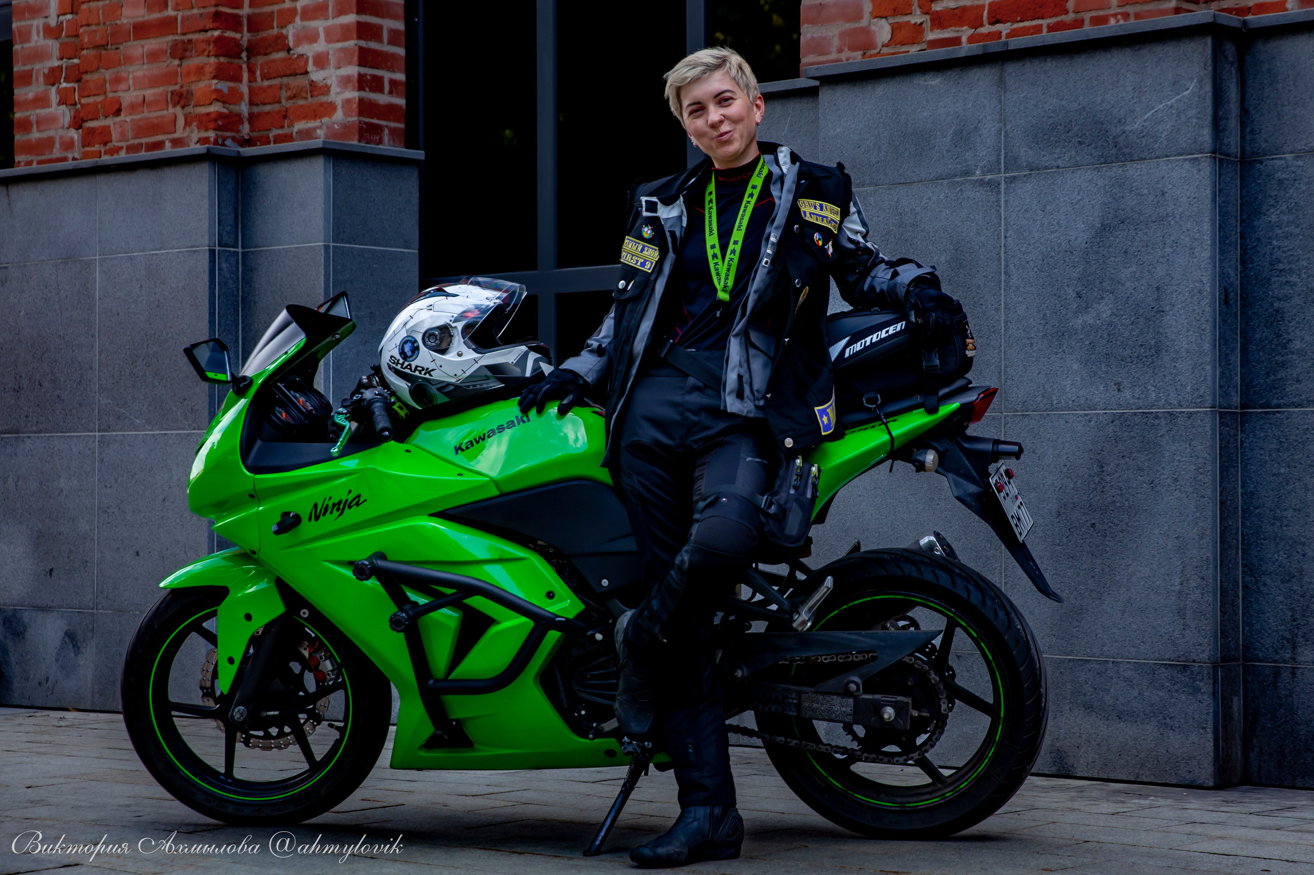 Аня и Гринч (Kawasaki Ninja 250). Виктория Ахмылова. Фотограф в Москве