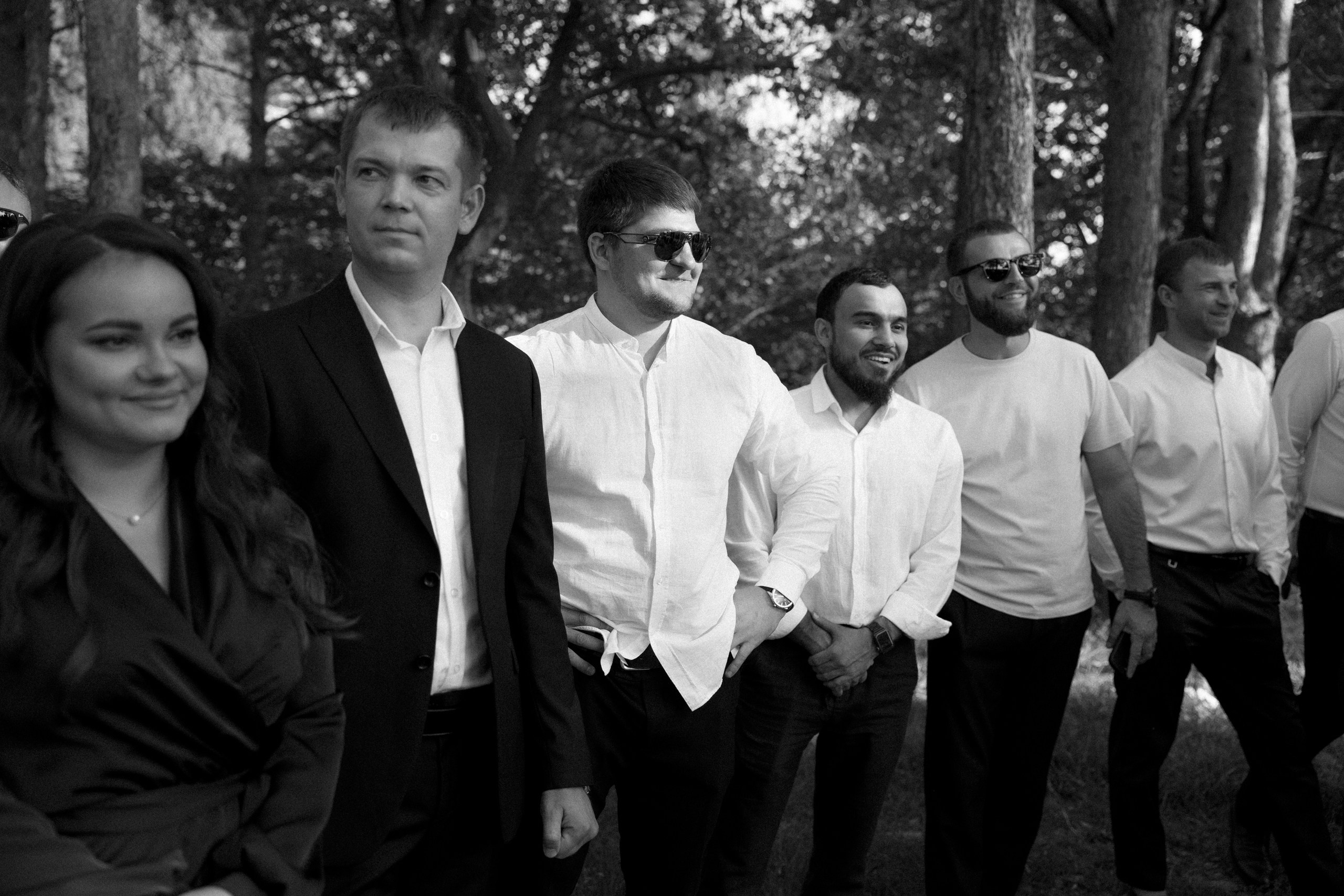 Здравствуйте! Я свадебный фотограф из Ульяновска, работаю в том числе по всей России и с выездом за границу. Снимаю свадьбы, lovestory, корпоративы, светский репортаж. Провожу обучение по фотографии, мастер-классы и воркшопы для других фотографов.