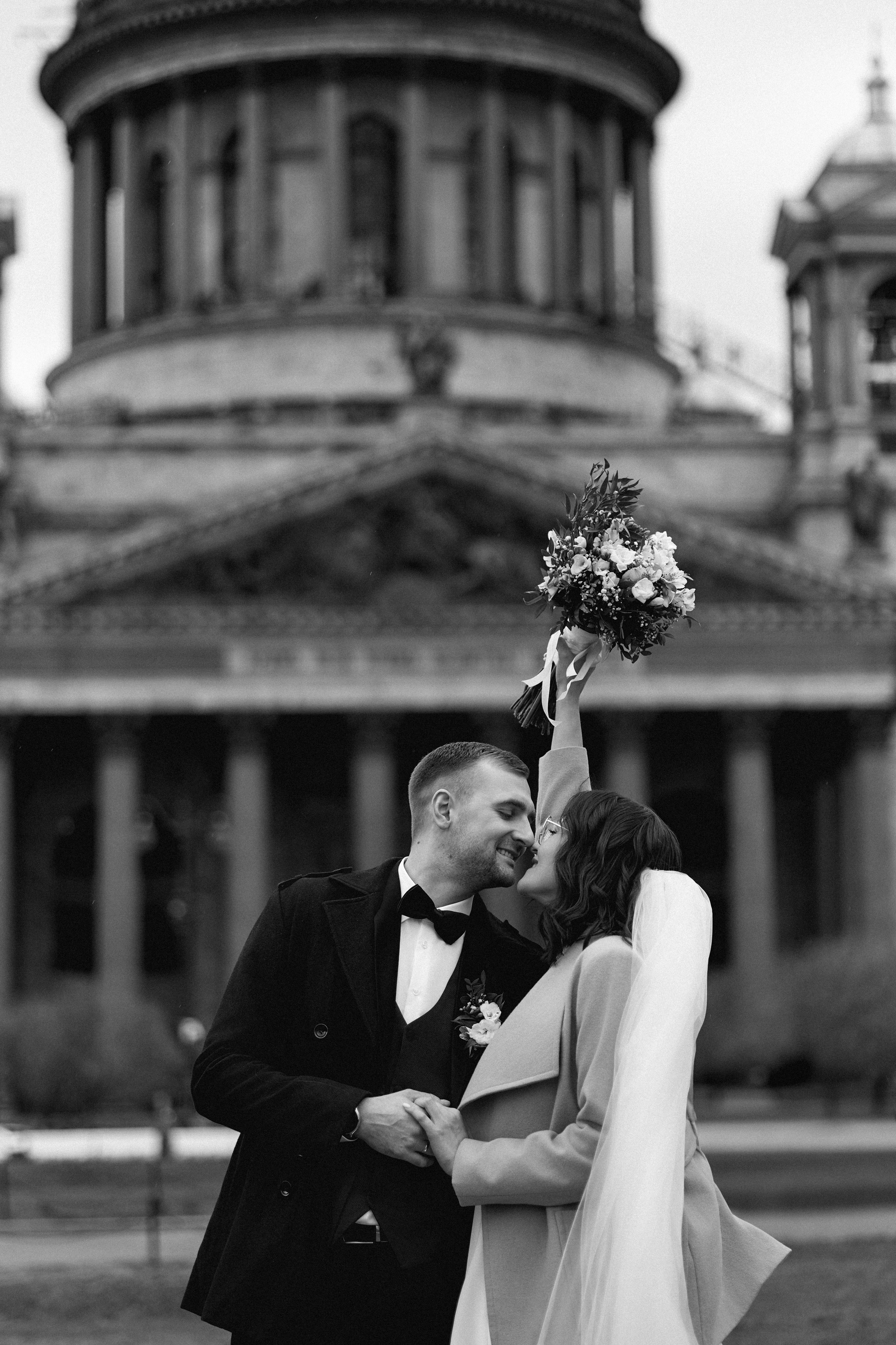 Свадебная фотосессия в Дворце Бракосочетания № 2. Сестры Карабаза. Фотографы и ретушеры в Москве и Санкт-Петербурге