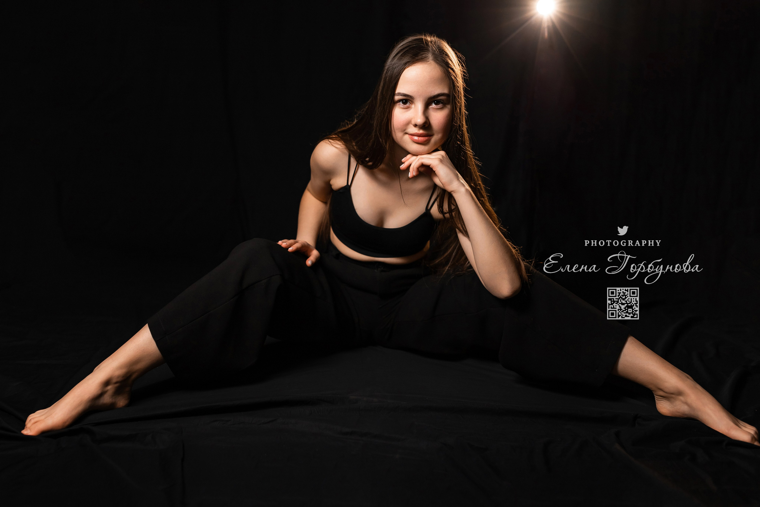 Моя студия. Полина и стул. Январь 2024. Фотограф Пермь. Свадьбы. Семья и дети, школа, д. сад. Фотокниги