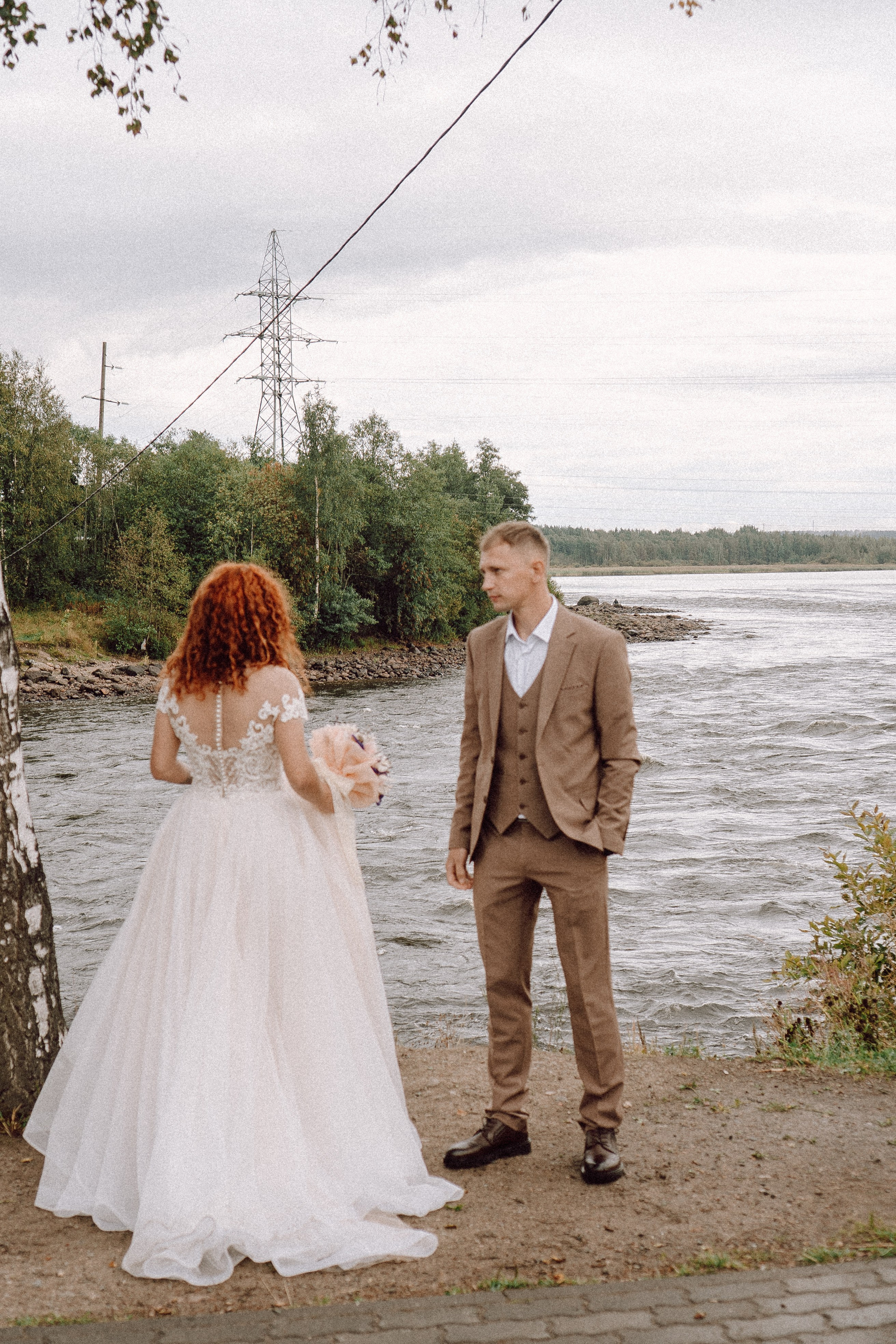 СВАДЕБНАЯ ФОТОСЕССИИЯ ПАРЫ В ГОРОДЕ ПРИОЗЕРСК В СОСНОВОМ ЛЕСУ И С ПИКАПОМ. Профессиональный фотограф, Санкт-Петербург — Виктория Богомолова