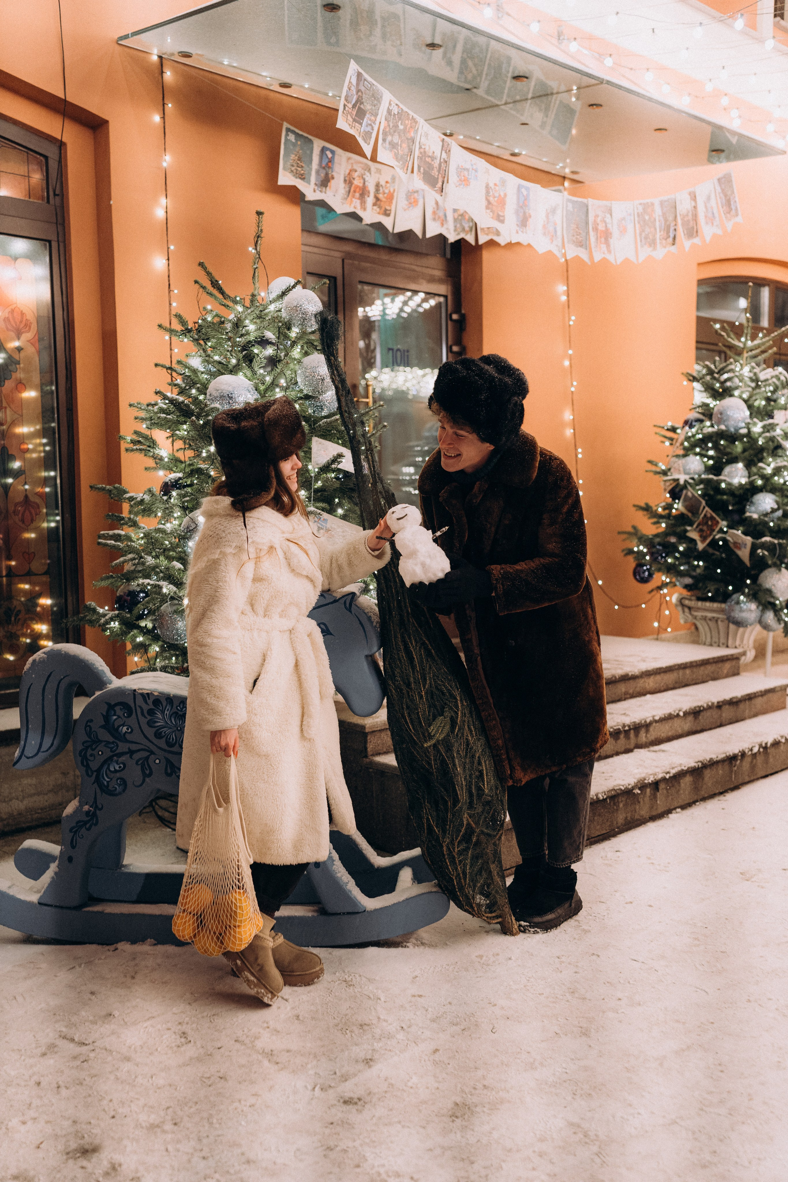 НОВОГОДНЯЯ ПРОГУЛКА ПАРЫ ПО ЧЕРНЫШЕВСКОЙ ПЕРЕД НОВЫМ ГОДОМ. Профессиональный фотограф, Санкт-Петербург — Виктория Богомолова