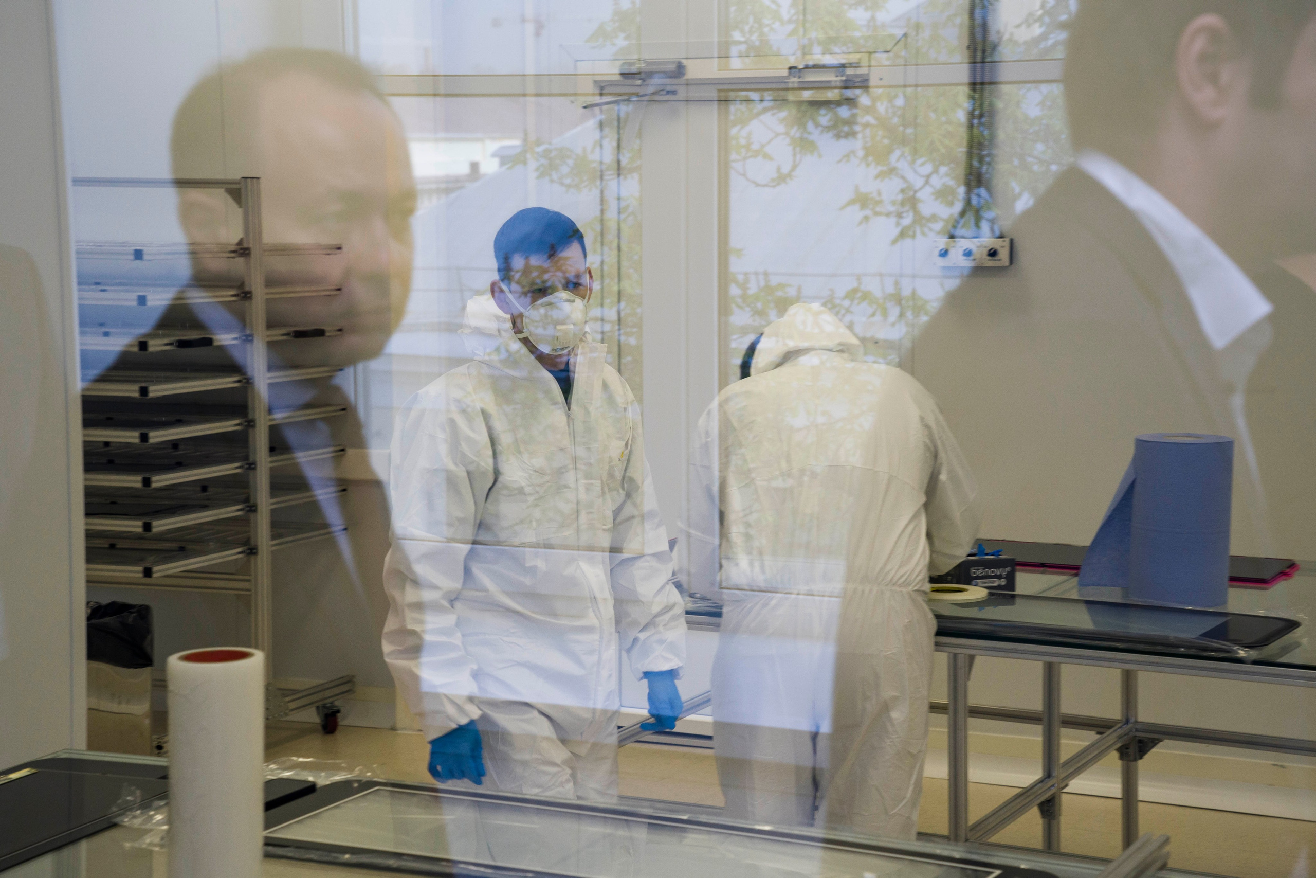 Вице-губернатор Санкт-Петербурга с делегацией на производстве. Фотограф в Санкт-Петербурге. Репортажная и все съёмки для бизнеса