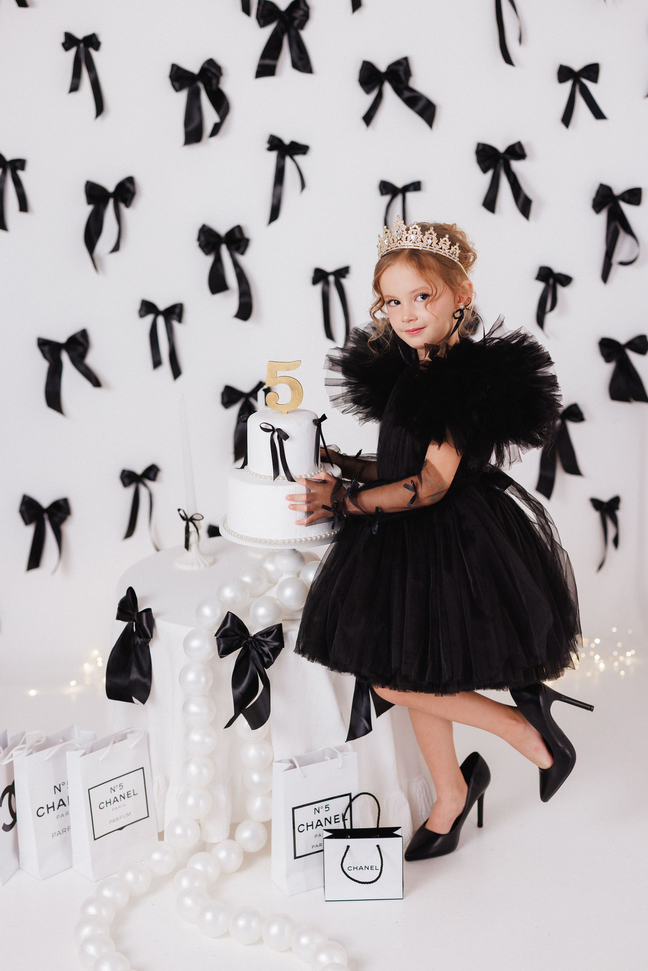 Детская фотосессия к Дню рождения для девочек, фотостудия «Антураж». Семейный и детский фотограф в Краснодаре Анна Трашкова