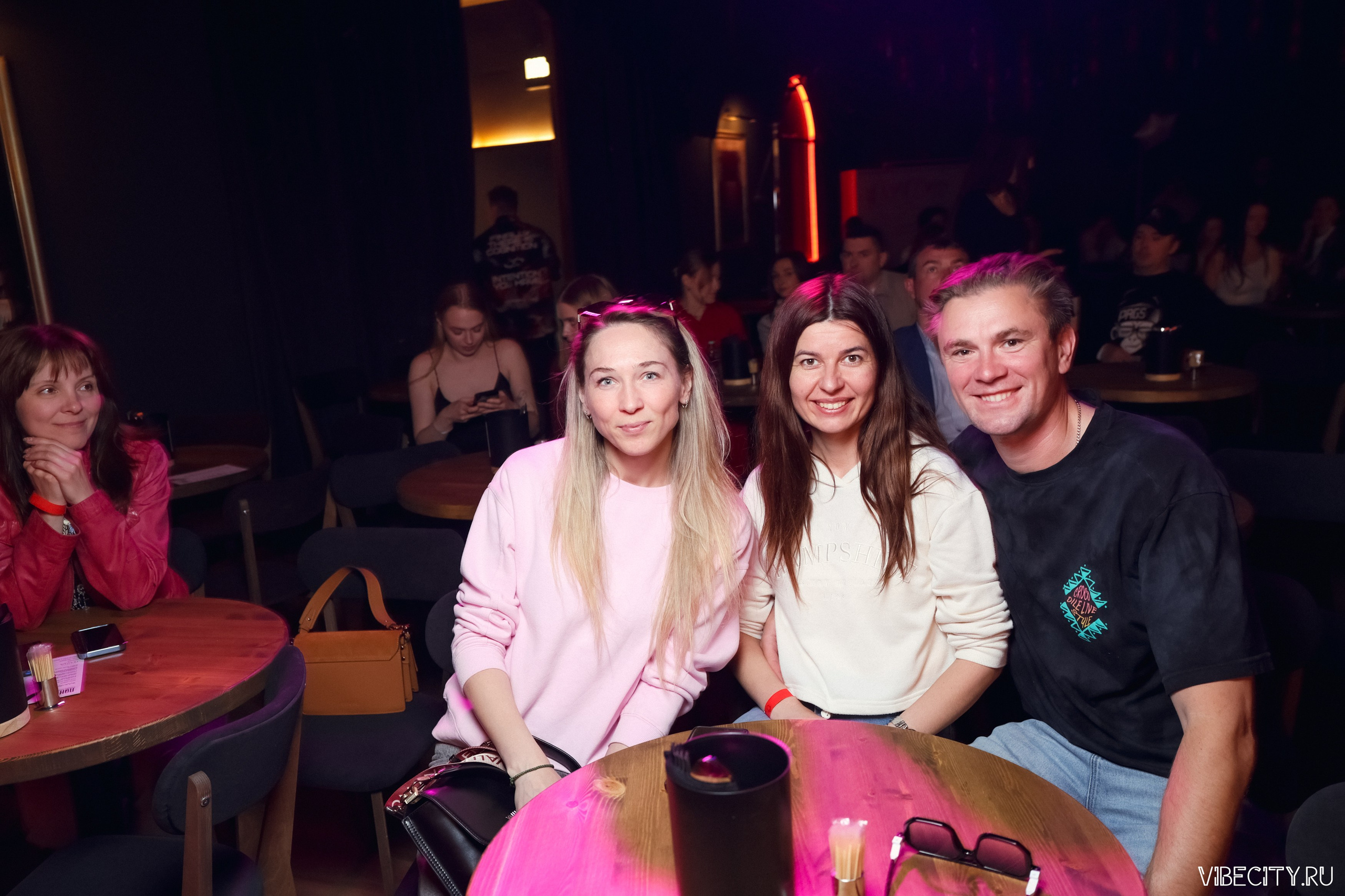 Стендап клуб Локация. VIBECITY.RU Вайб Сити Ру Фоторепортажи Фотоотчеты Калининград