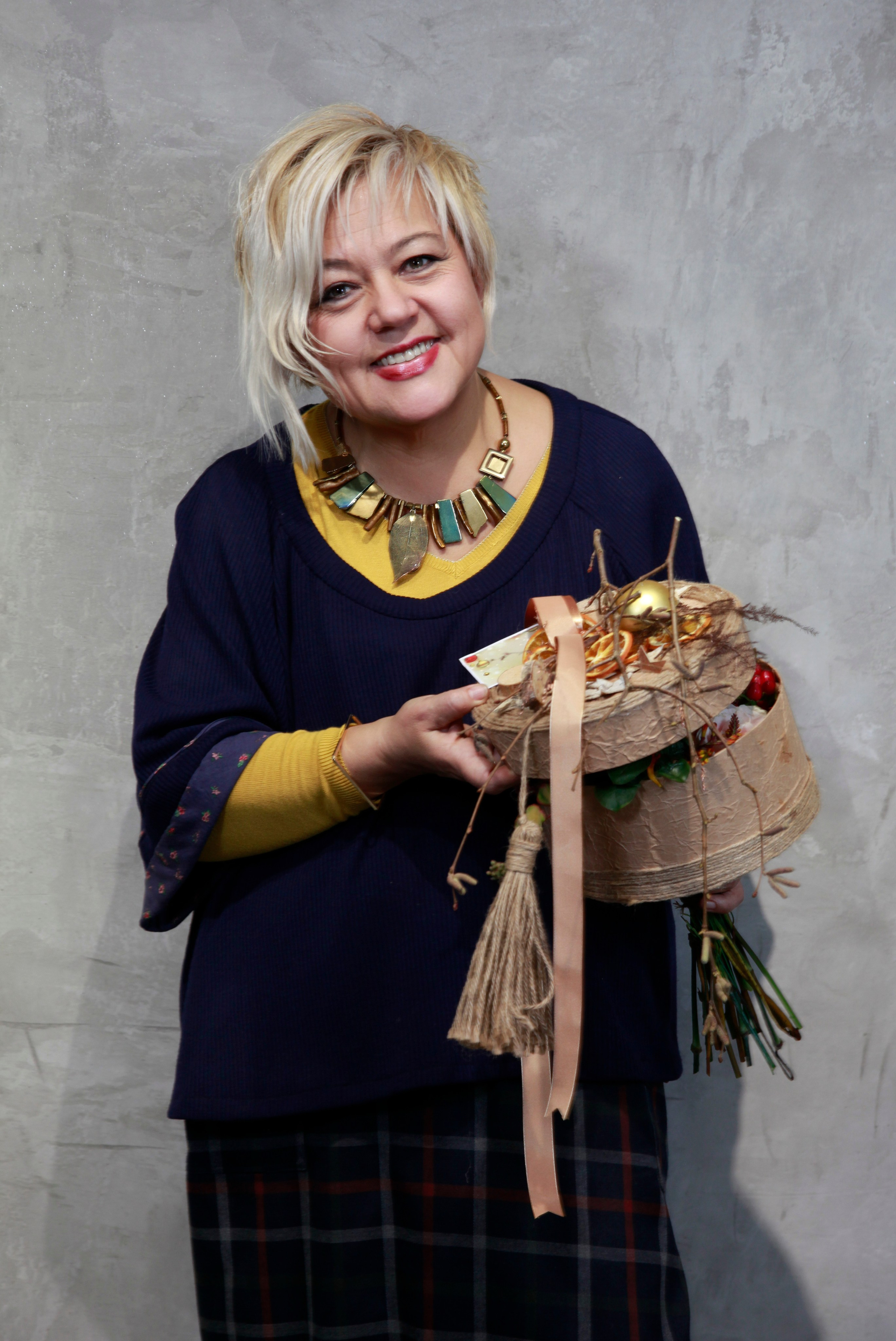 Natalia, floral designer. Maria Poleshchuk, commercial photographer in Sydney