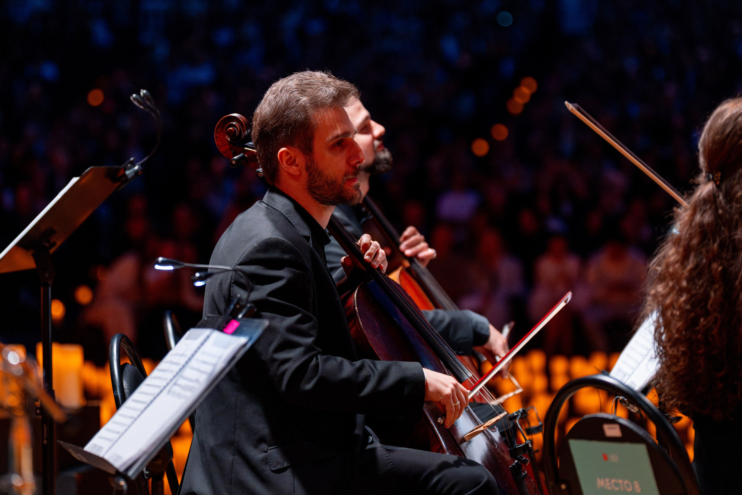Симфонический оркестр Lumisfera при свечах. Фотограф Никита Комаров