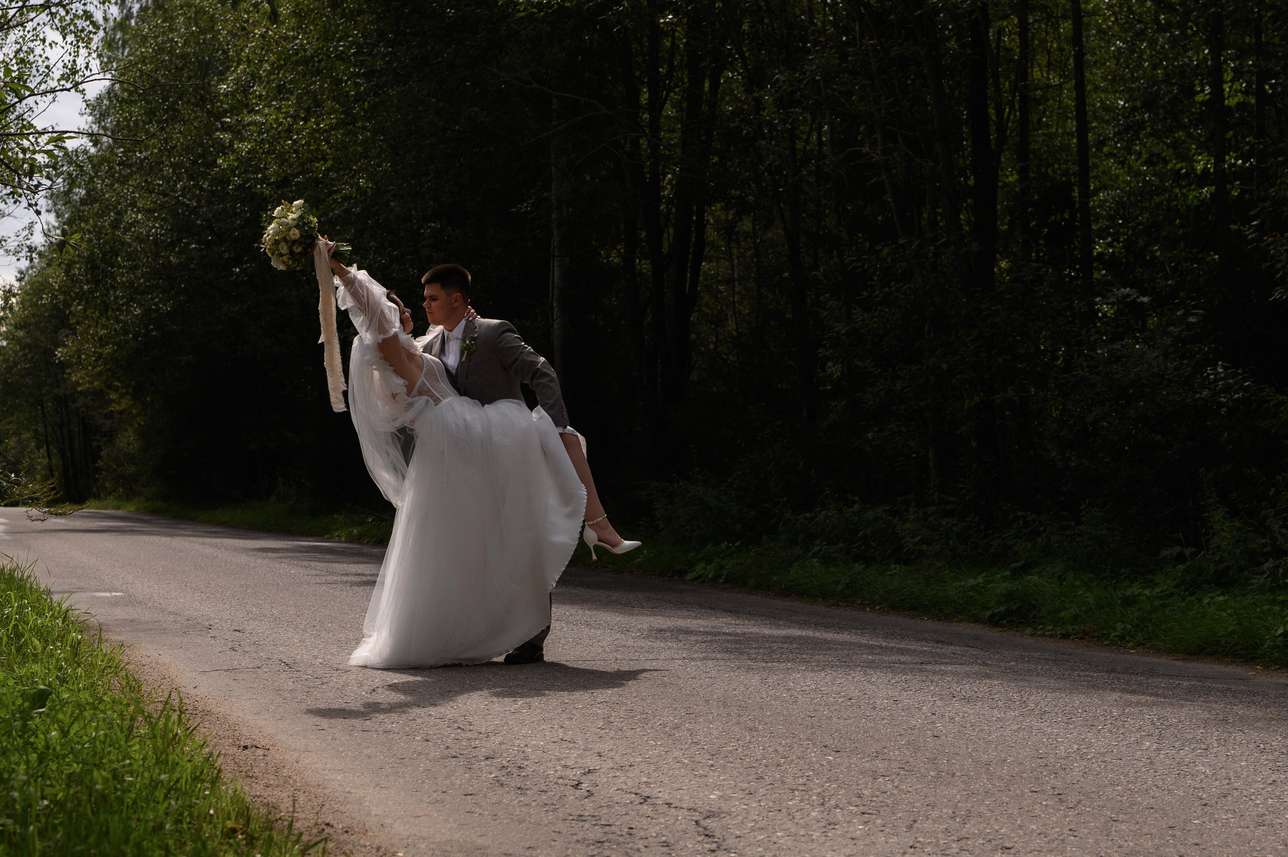 фото прогулка жениха и невесты свадебный фотограф Николай Коляганов