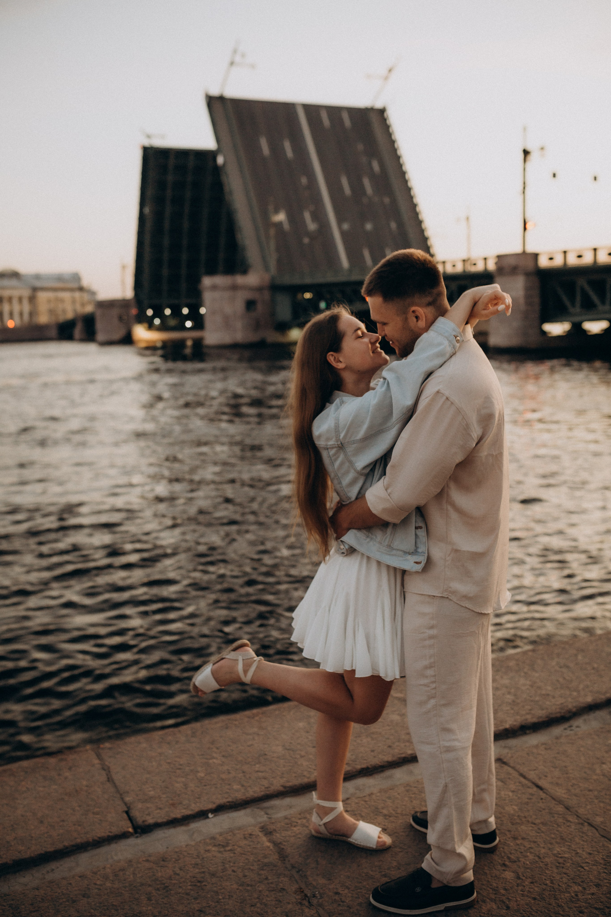 Фотосессия с разводными мостами: LoveStory. Фотограф Санкт-Петербург Князева Елизавета