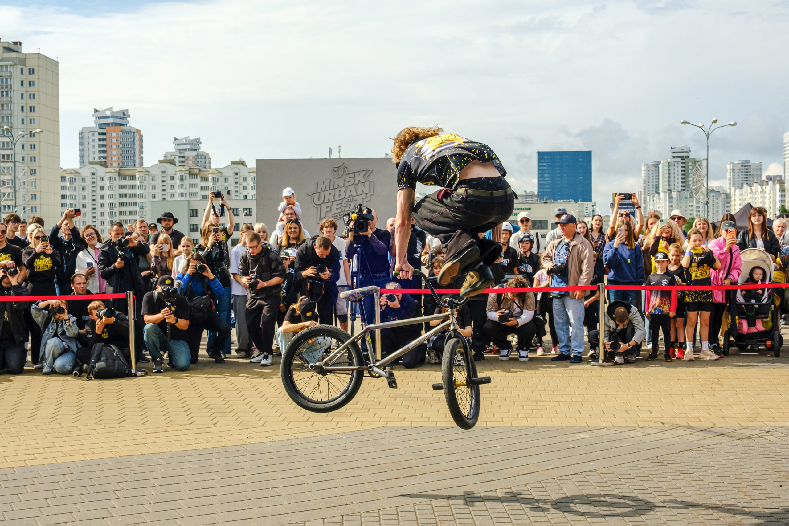 Urban Fest. Https://www.instagram.com/paparrazzio