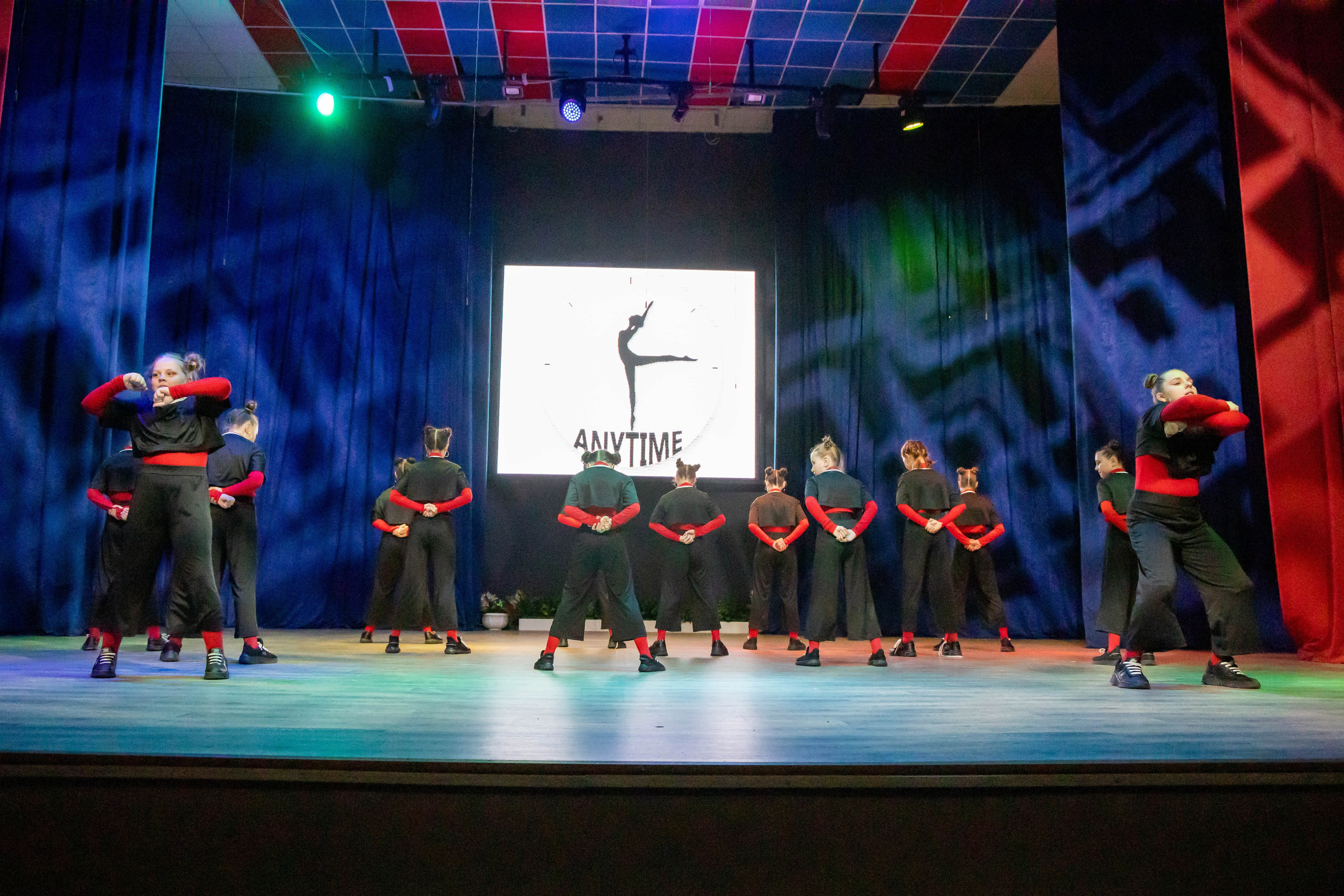 Танцевальное выступление. Свадебный фотограф в городе Подольск МО и Москва Крылова Ирина