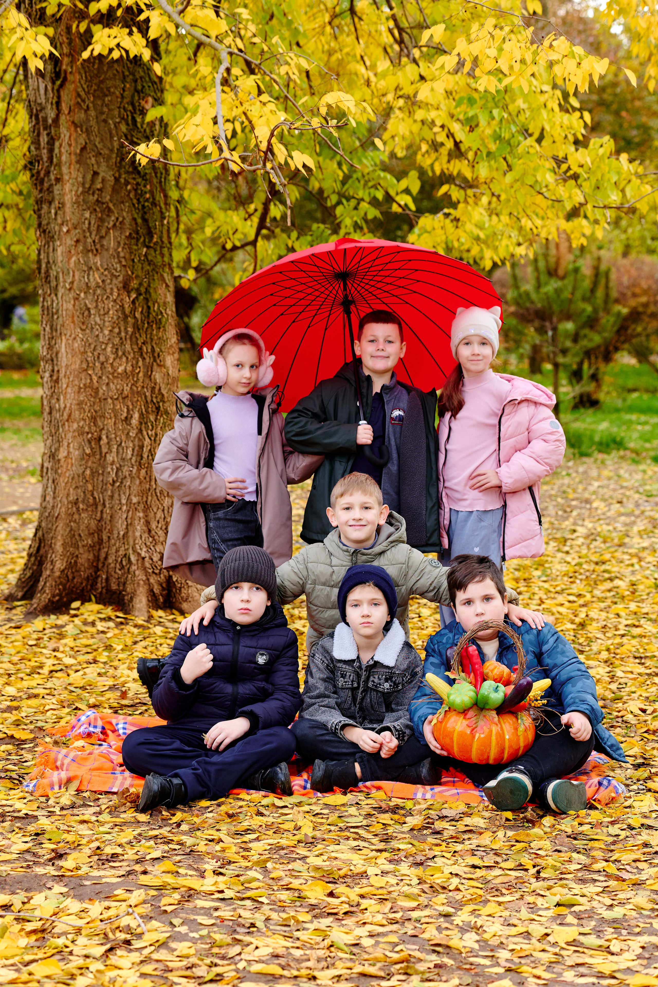 Прогулка в парке классом. Фотограф Выпускные альбомы Таганрог Сергей Коробченко