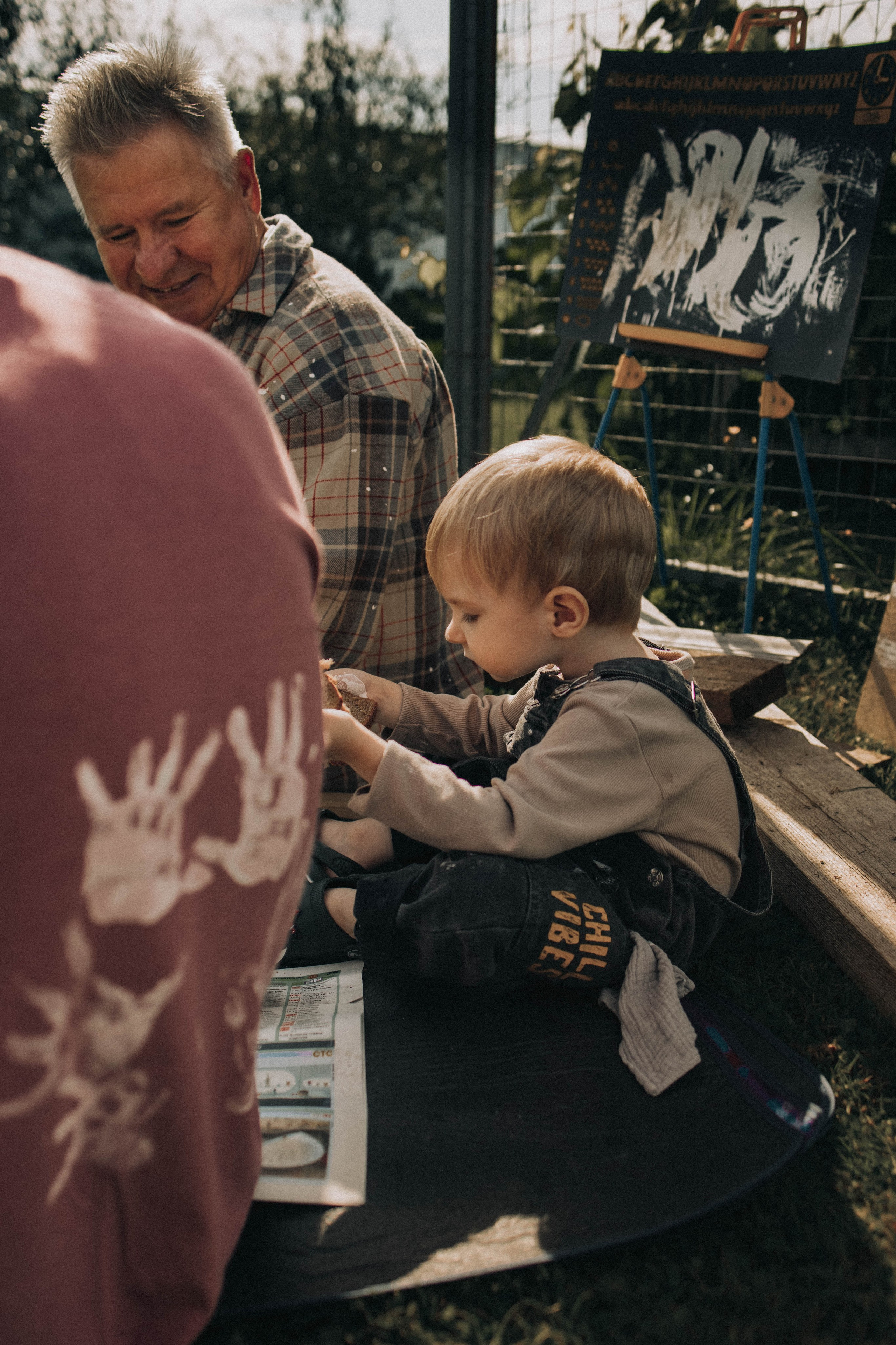 Стройка с дедом. Фотограф lifestylе в Москве Пшеничная Анастасия