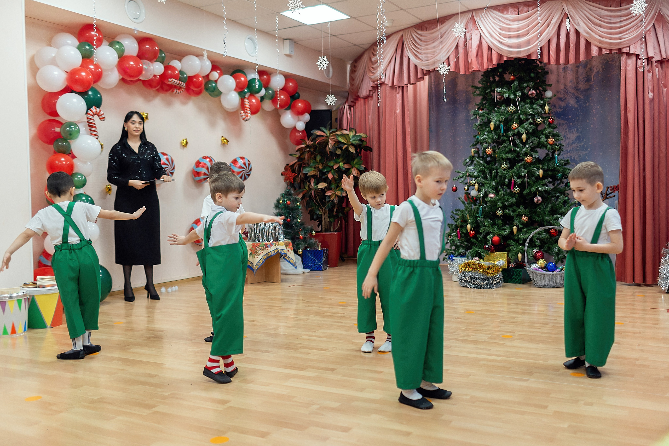 Утренник_"Карамельная фабрика» 2024. Семейный фотограф в Санкт-Петербурге