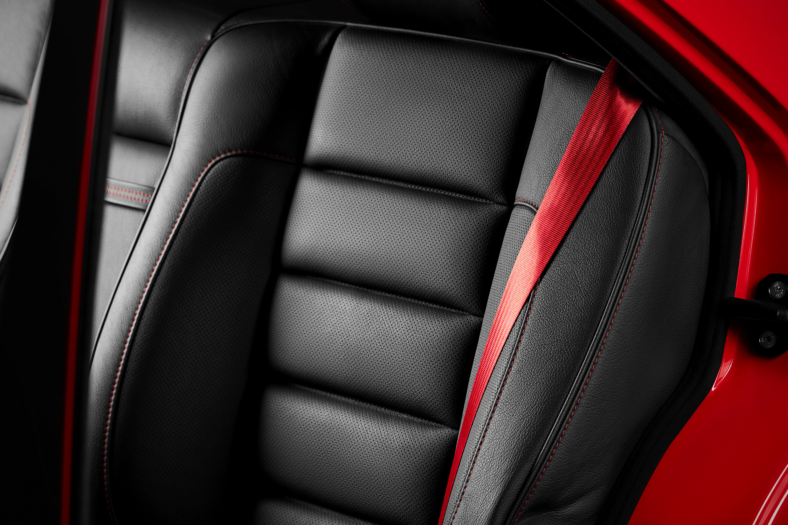 Mercedes-Benz E500 AMG Red Wolf. Репортажный фотограф и ретушер в Москве Наталья Алексеева