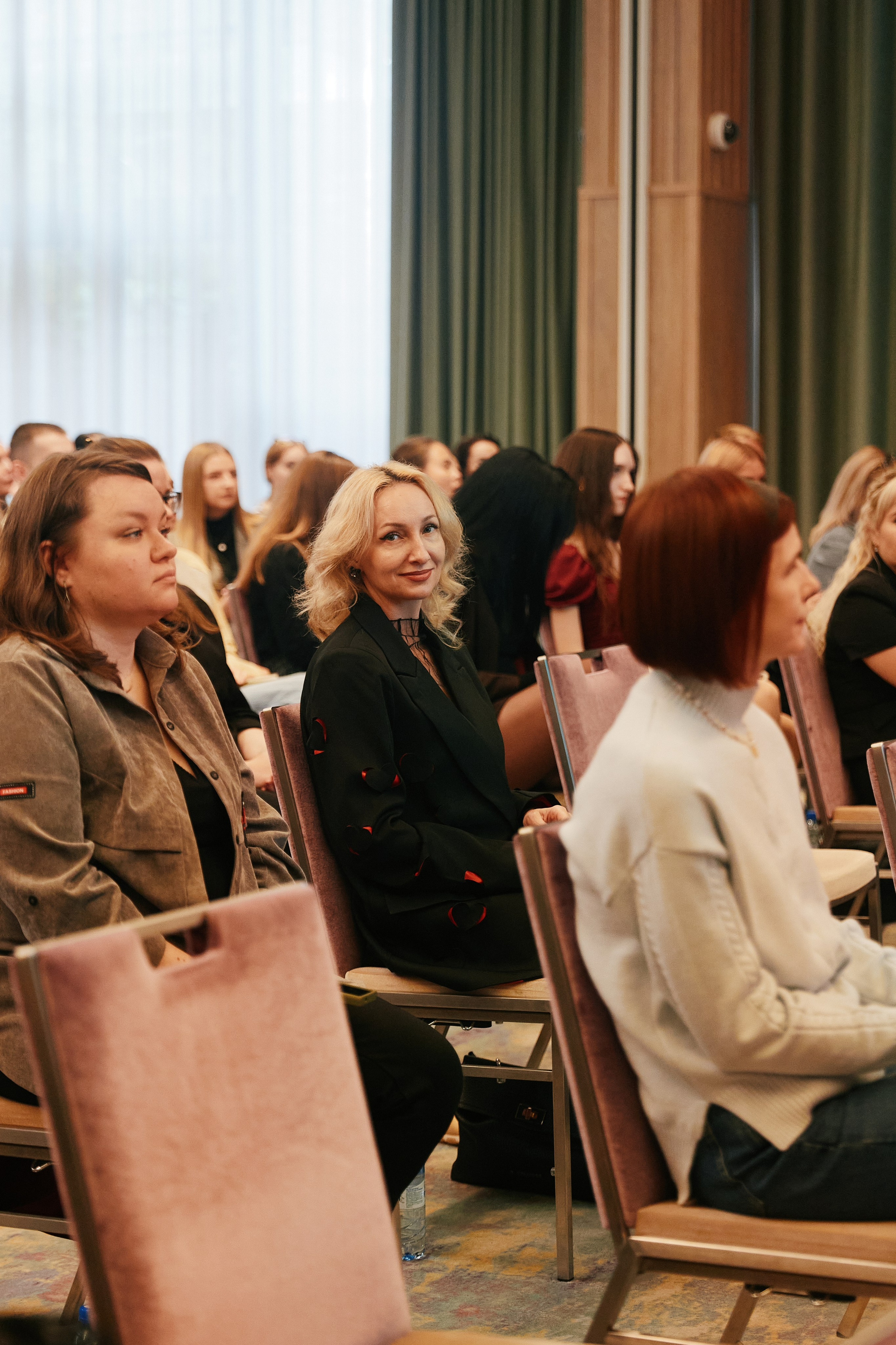Современная женщина в Hilton 26.10. Свадебный репортажный фотограф краснодар максим дремов дрёмов фотосессия студия цена