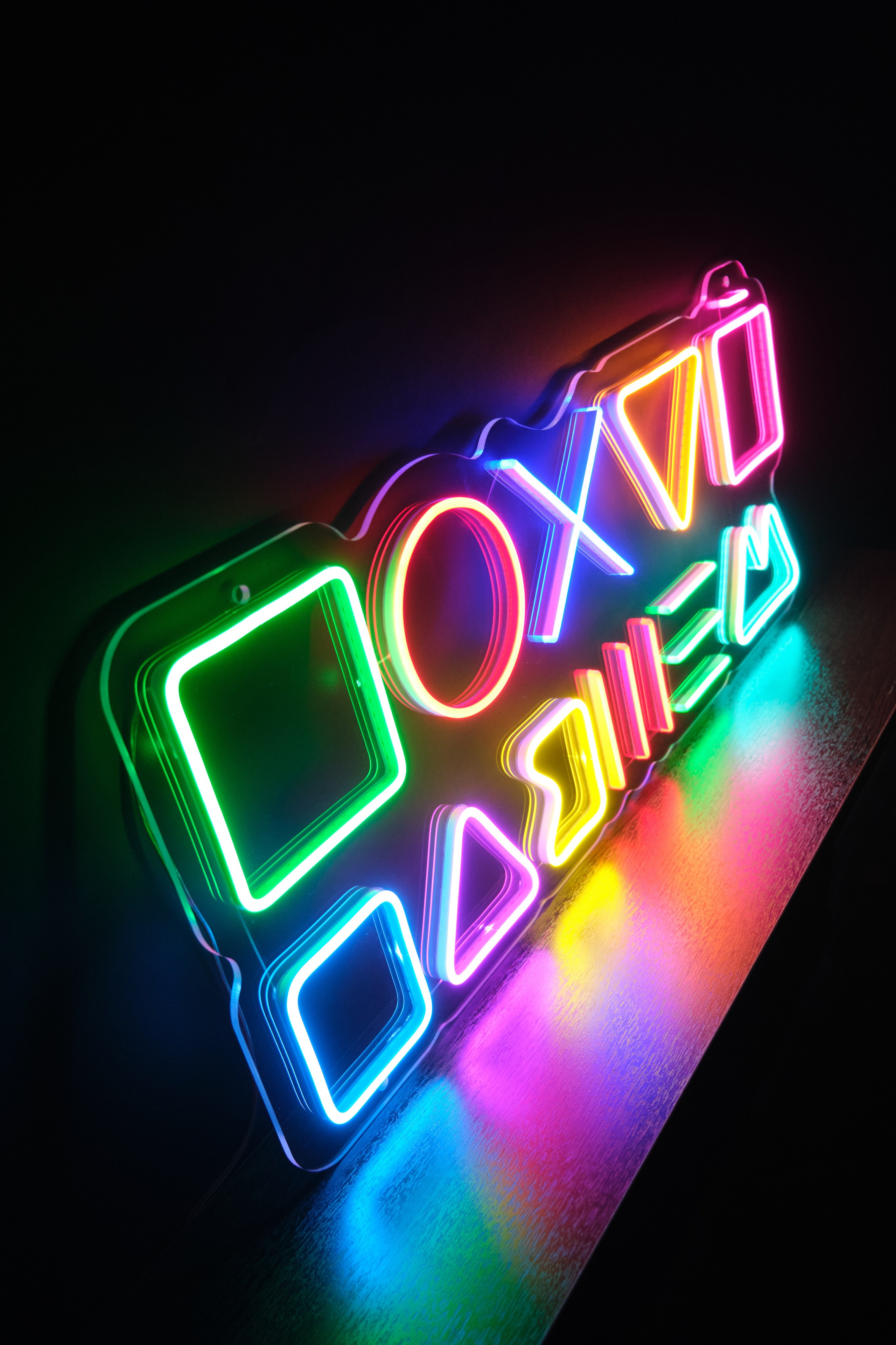 Предметка, неон. Репортажная фото и видеосъемка в Москве под ключ