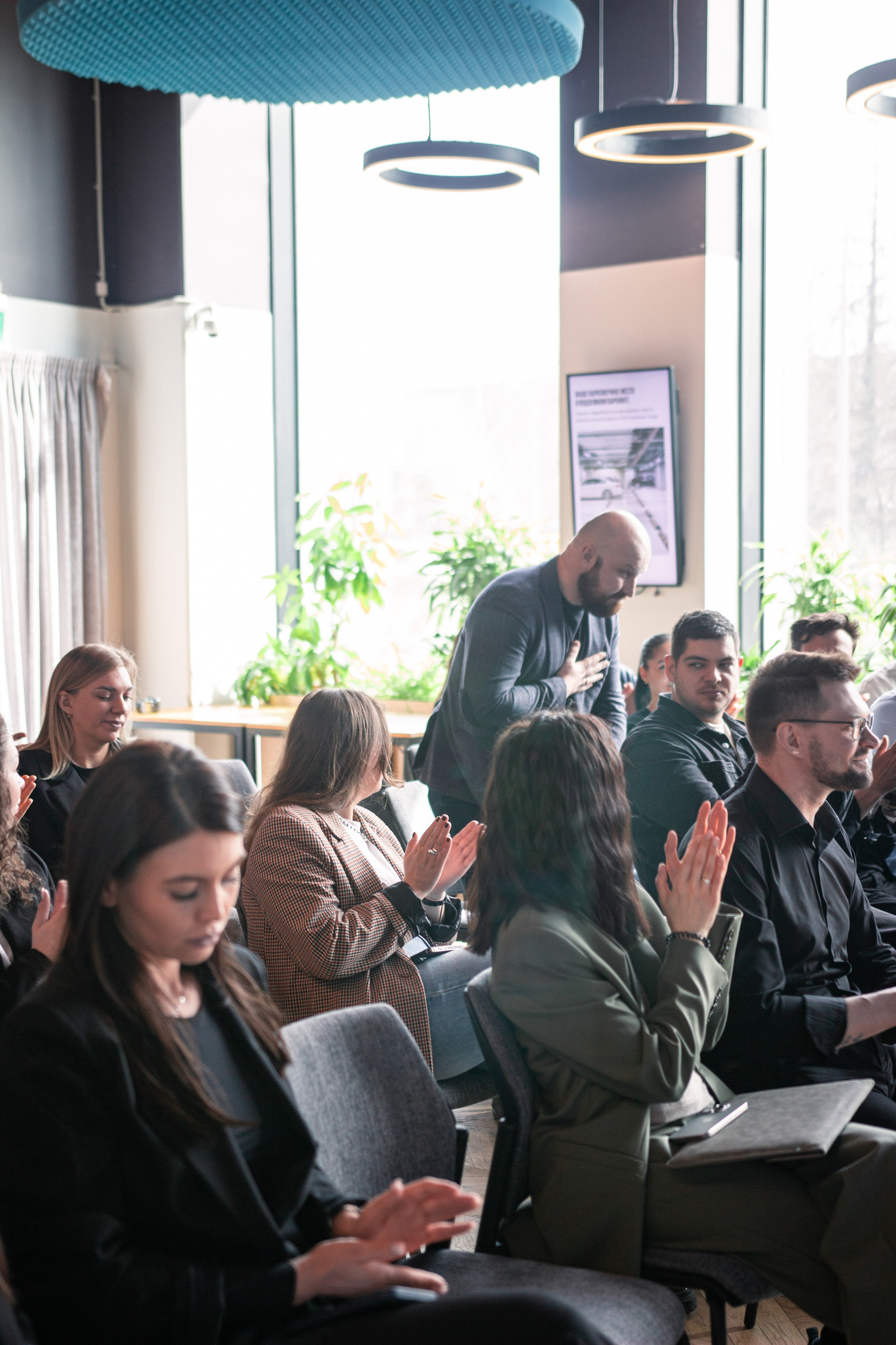 Планерка компании недвижимости. Фотограф Москва — личные фотосессии, лавстори в студии