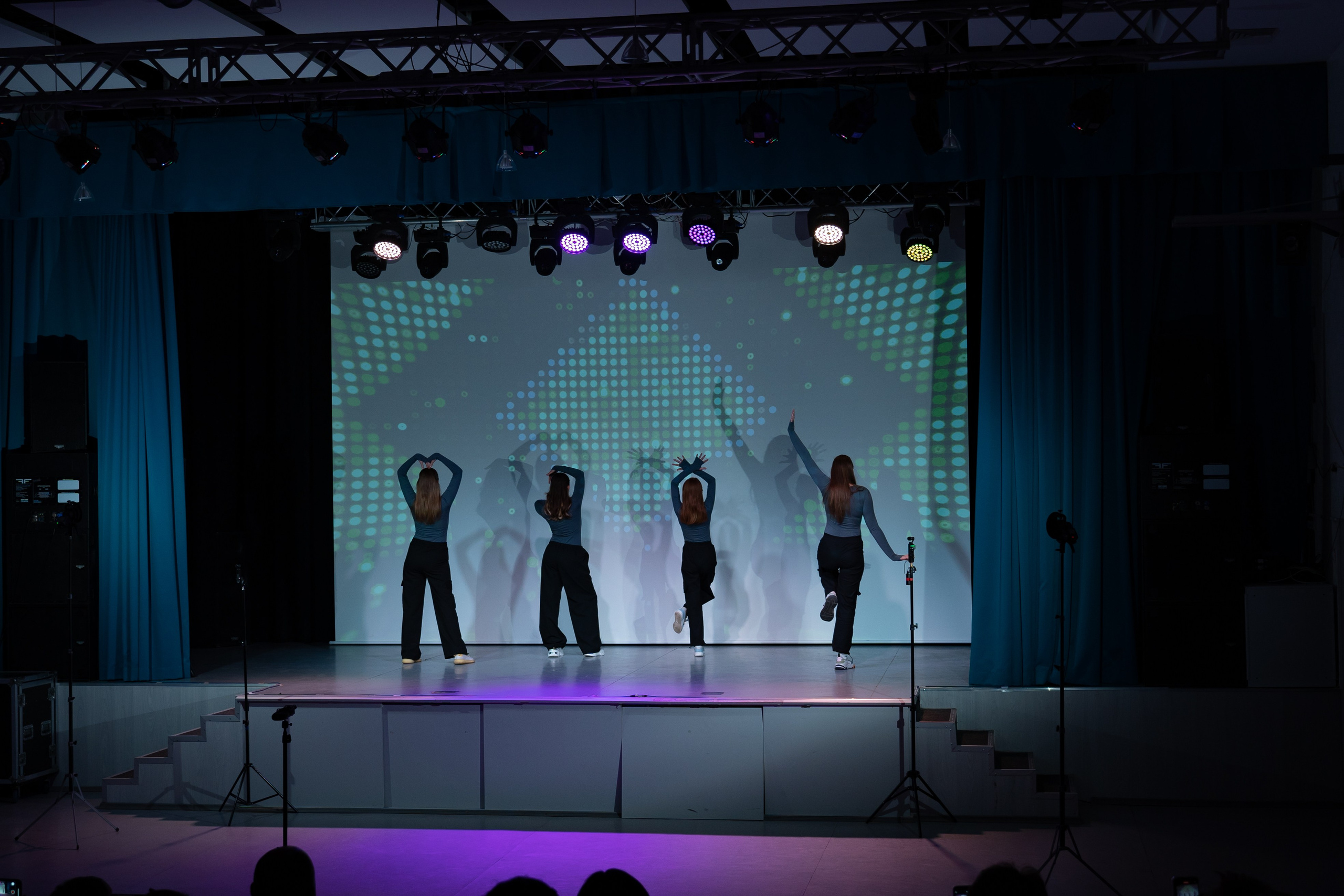 Отчетный концерт продюсерского центра «Новая Звезда». Фото / Видеосъемка в Москве