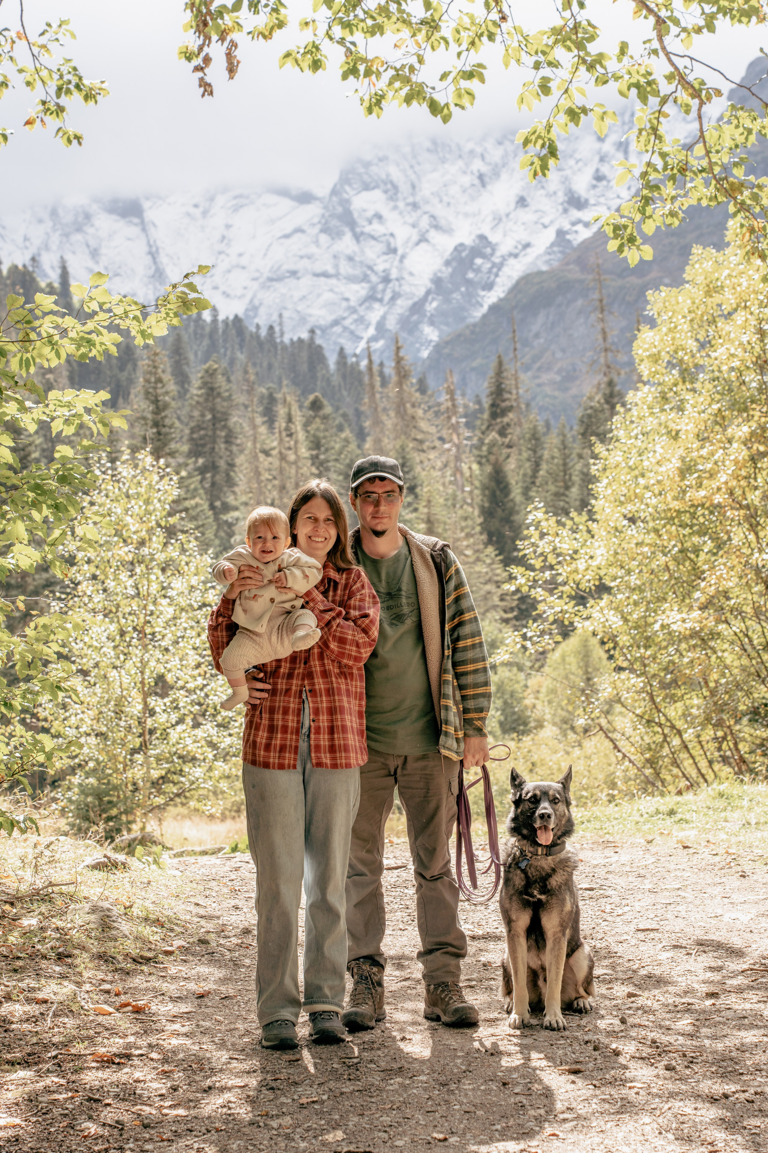 Семейная фотосессия в Домбае. Фотограф КМВ|ГОРЫ Пятигорск Железноводск Ессентуки Кисловодск Домбай Архыз Эльбрус