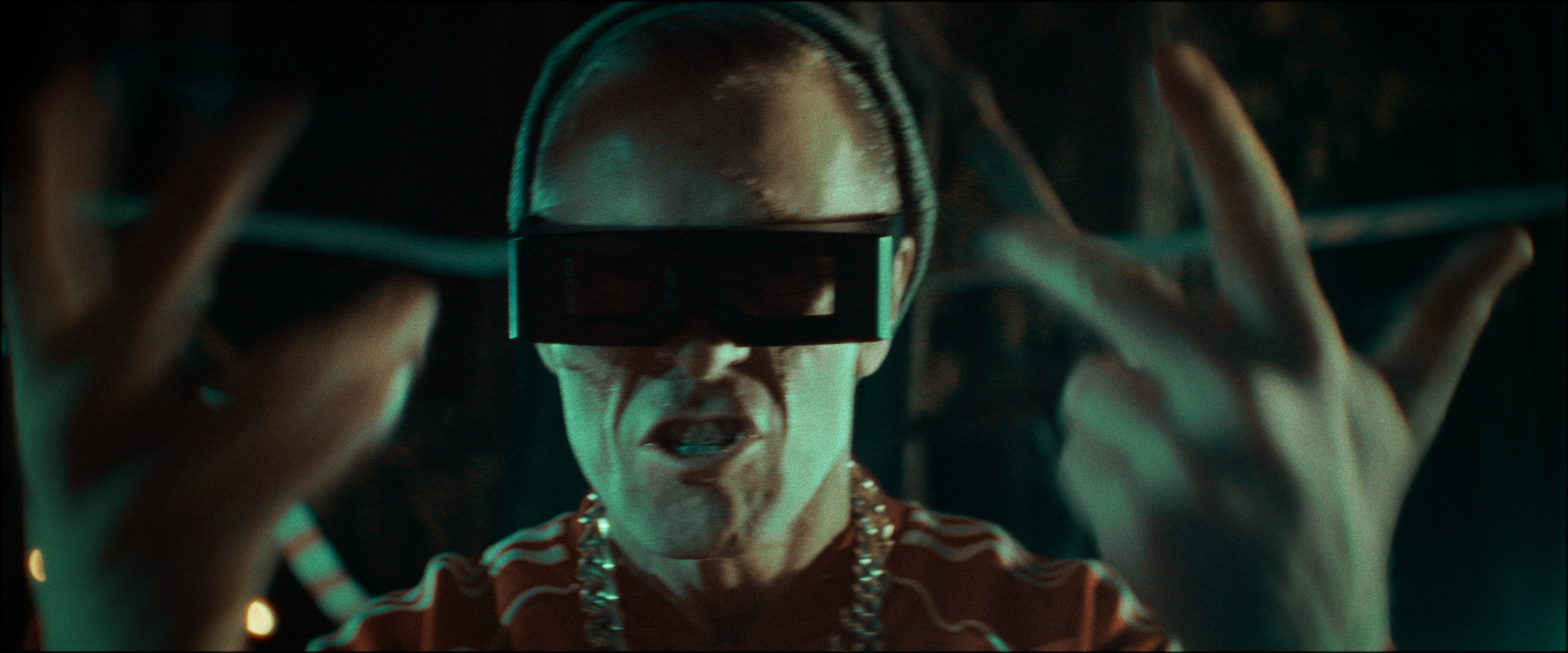 Музыкальной видео Дрен из винений. Цветокоррекция кино, рекламы и клипов. В Алматы и по всему миру. Юрий Косяков