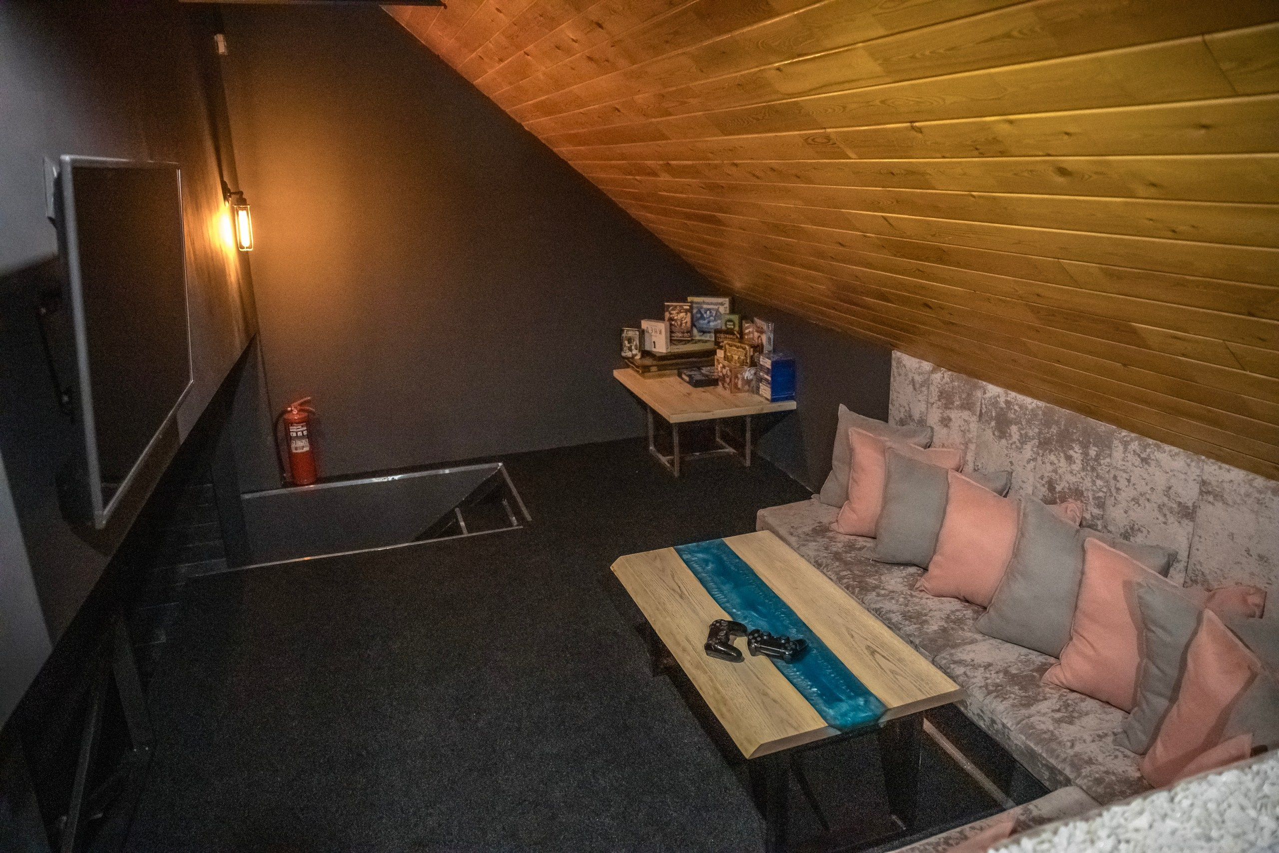 Интерьер. Верхний зал. ШОТНАЯ бар вдохновения в Магадане