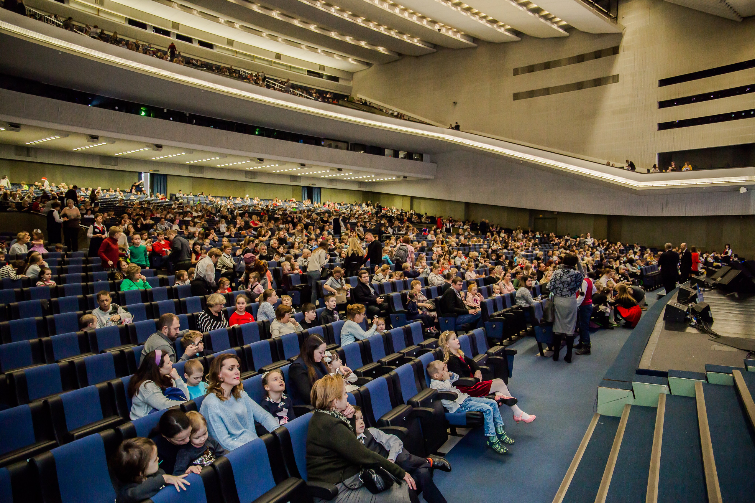 Репортаж — детская елка в БКЗ. Свадебный и семейный фотограф в Санкт-Петербурге Макеева Наталья